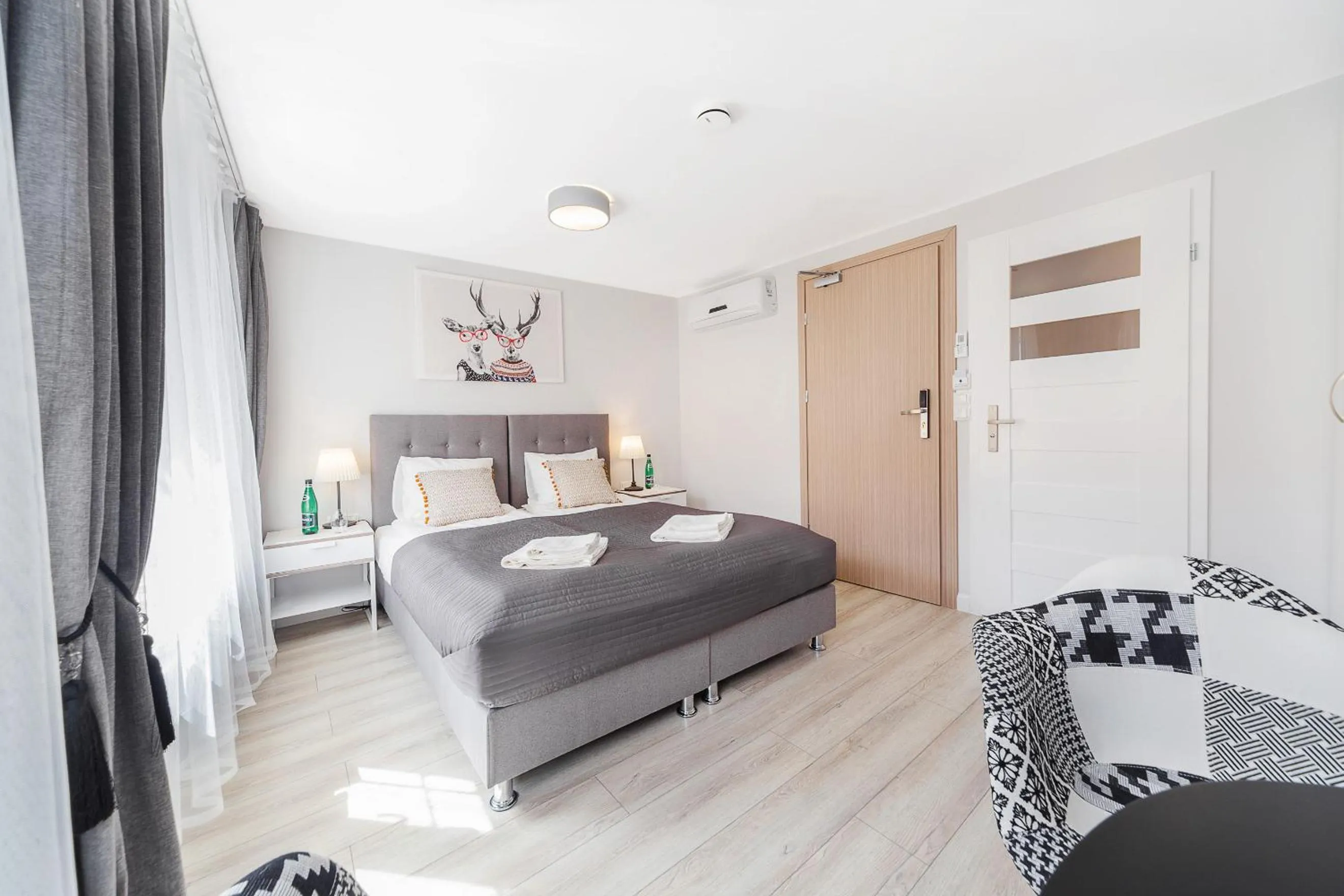 Bed in Six Suites, Old Town