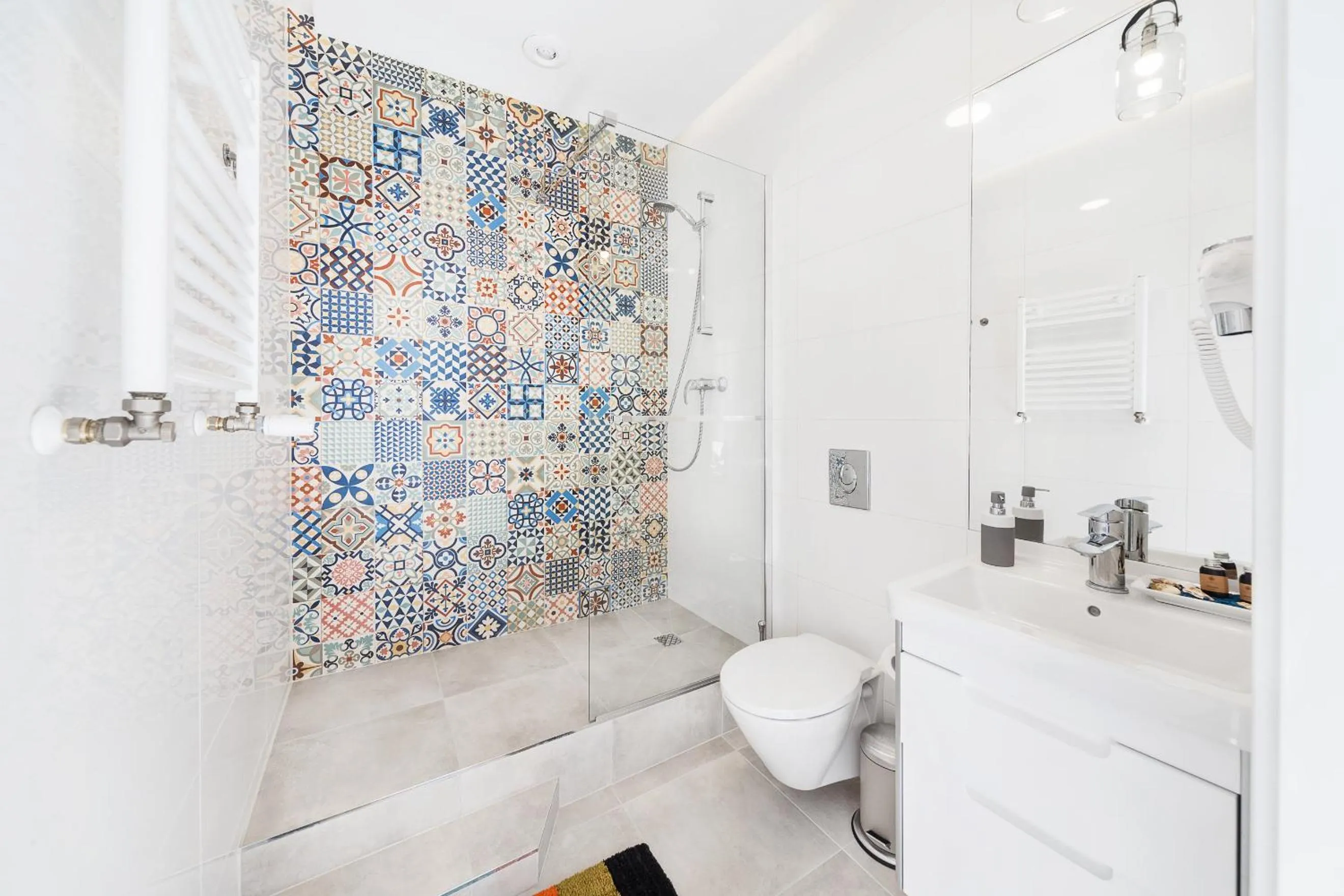 Shower in Six Suites, Old Town