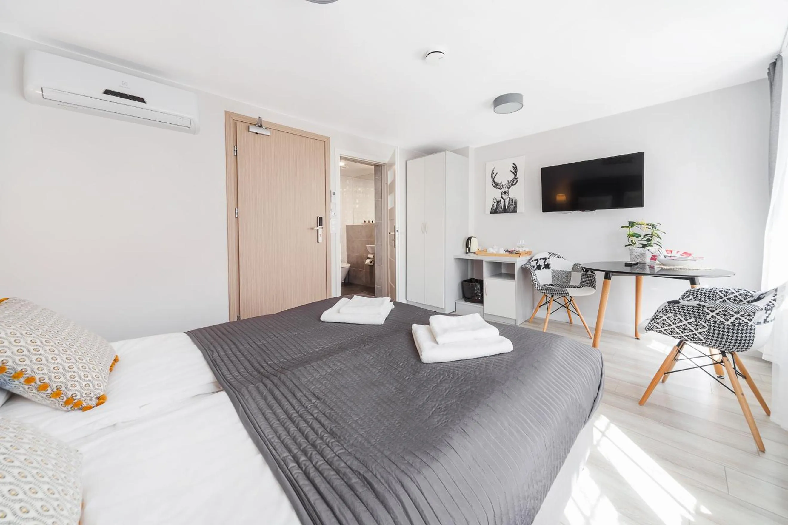 TV and multimedia, Bed in Six Suites, Old Town