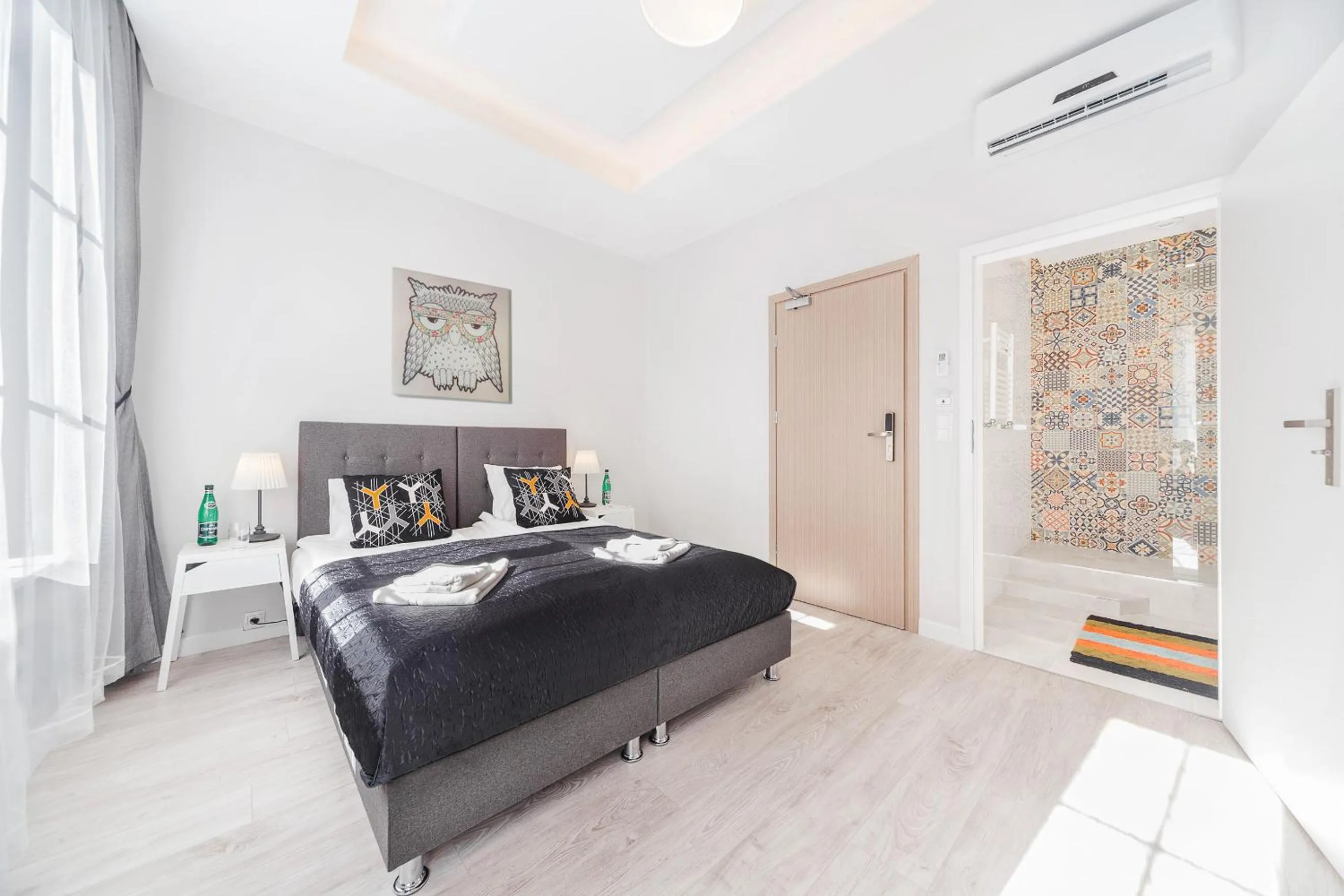 Bed in Six Suites, Old Town