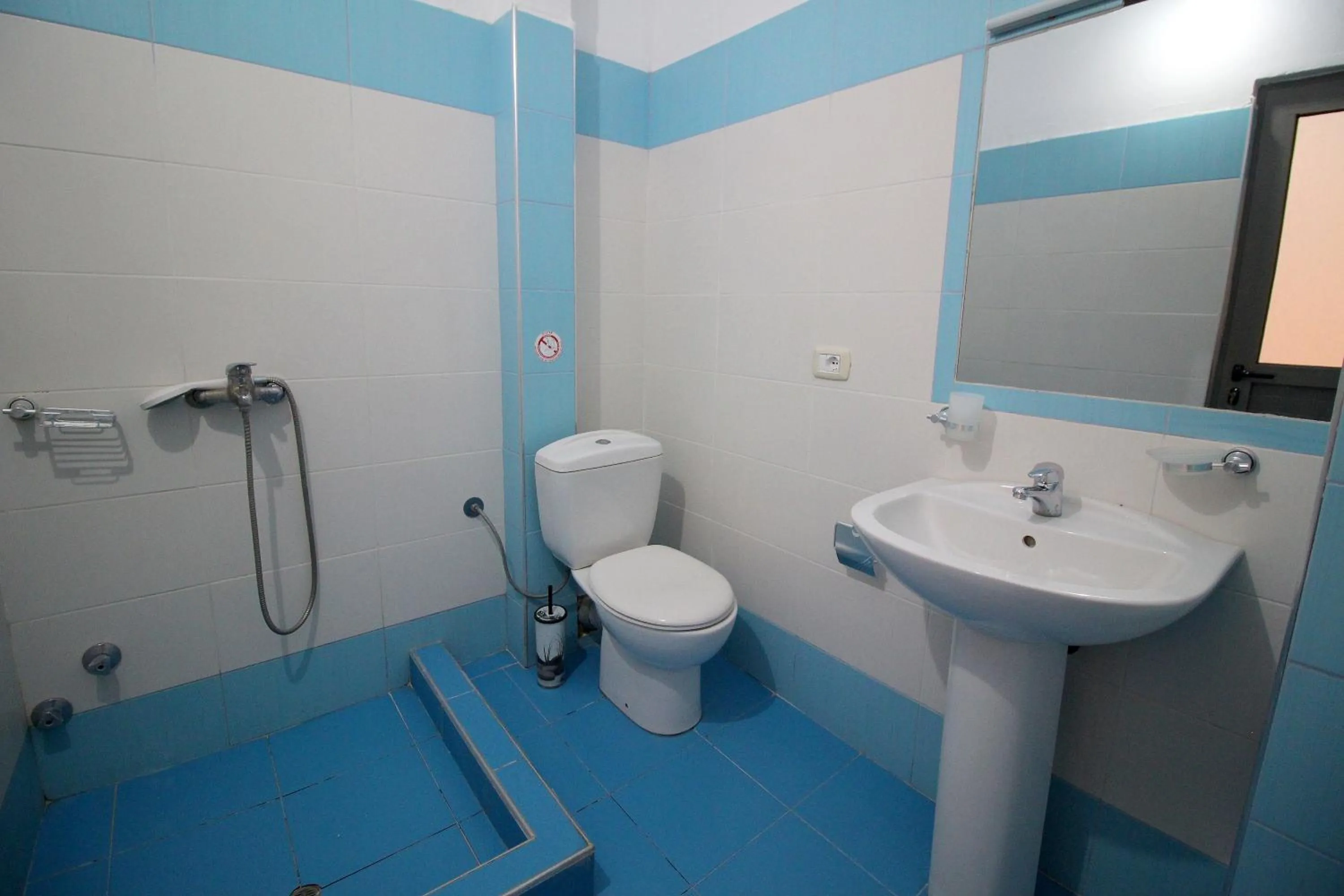 Shower in Hotel Argjiro