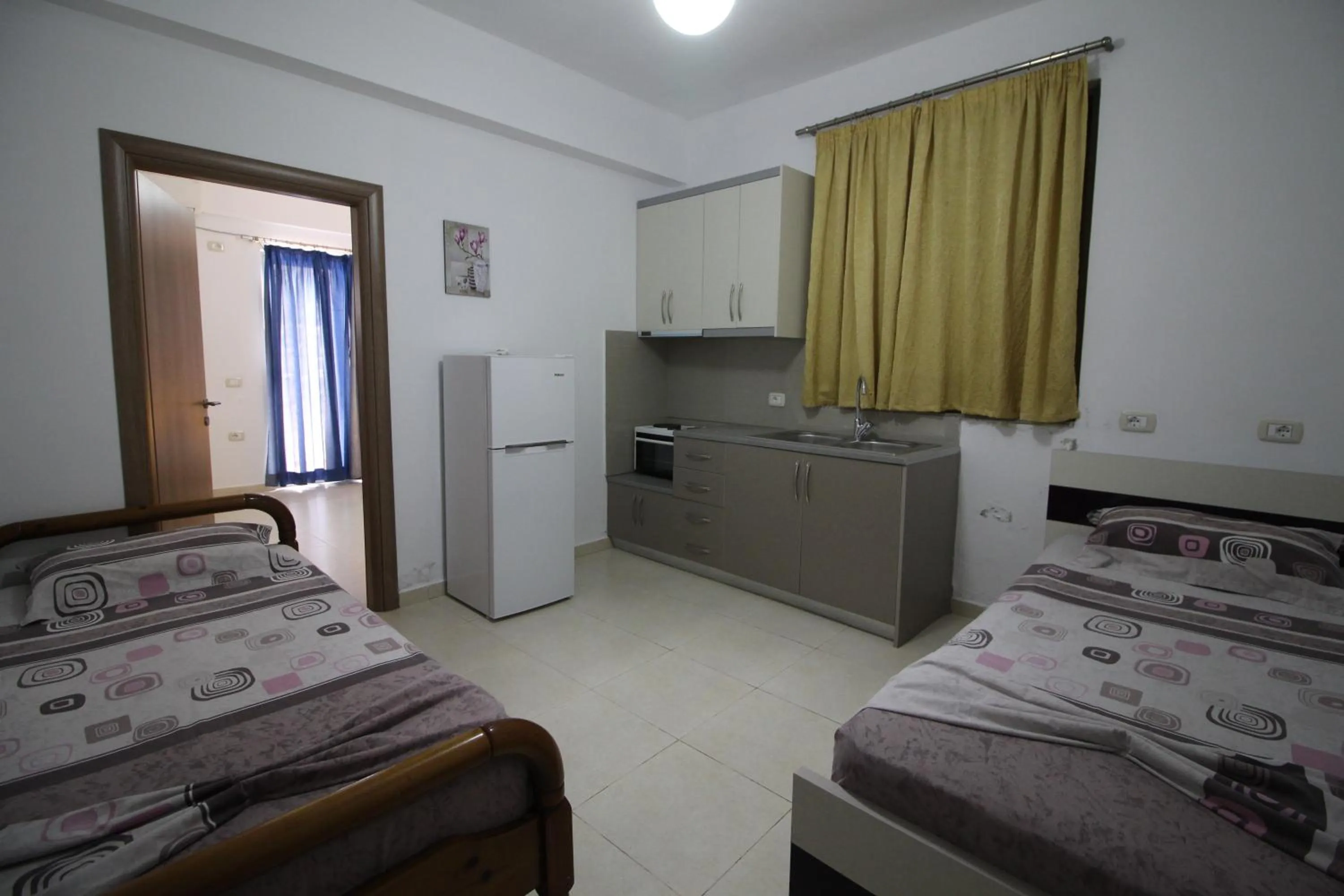 Kitchen or kitchenette, Bed in Hotel Argjiro