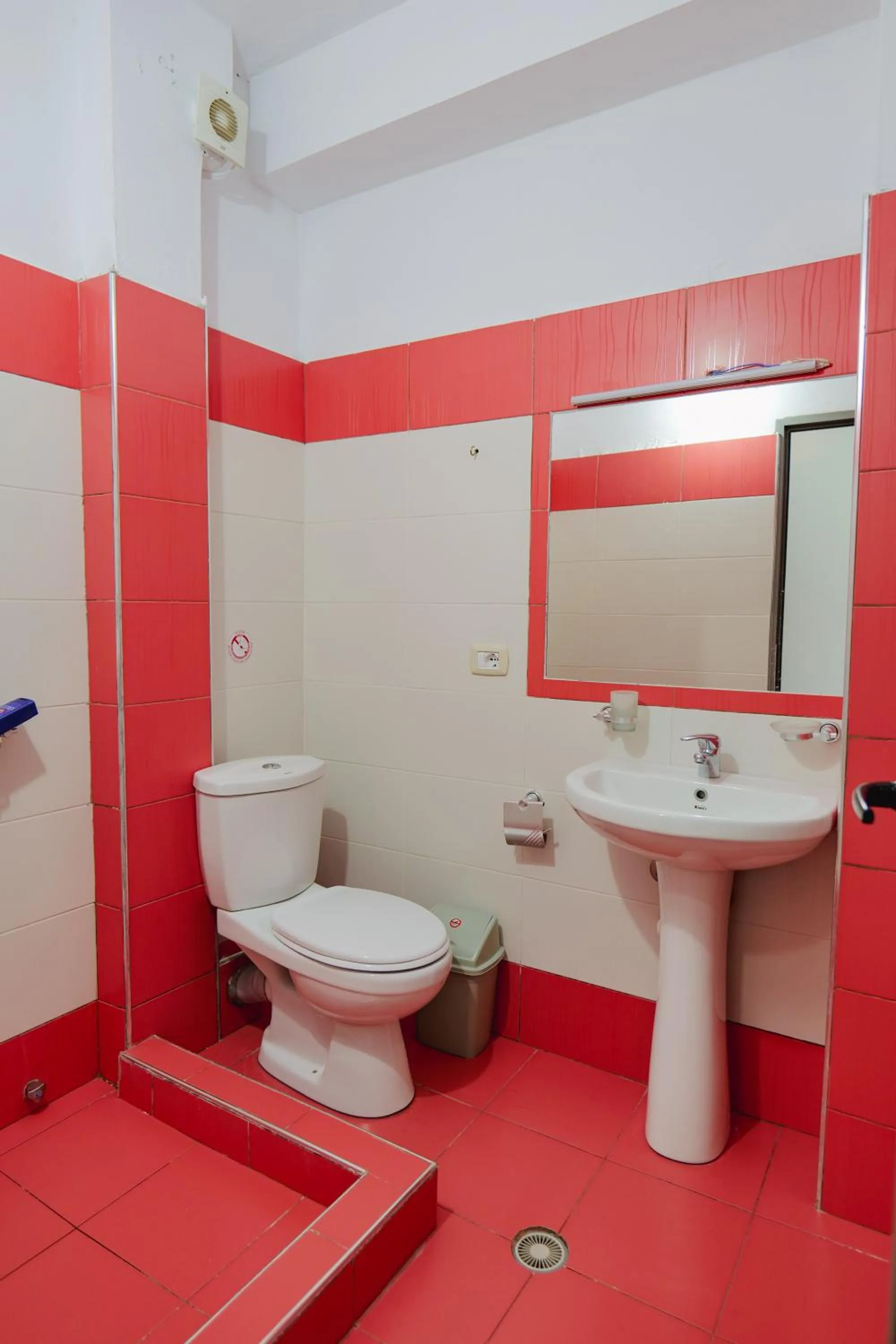 Shower in Hotel Argjiro