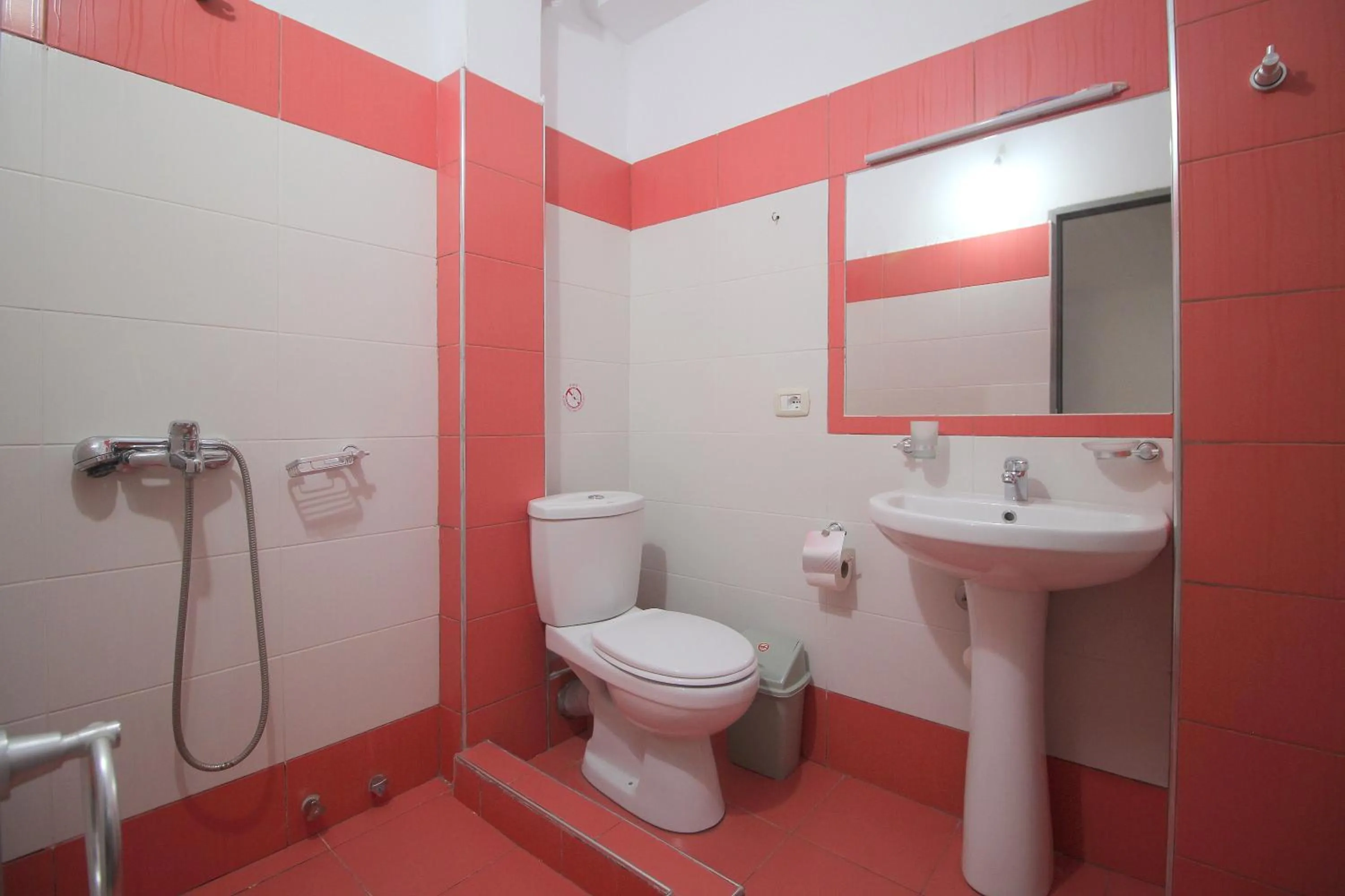 Shower in Hotel Argjiro