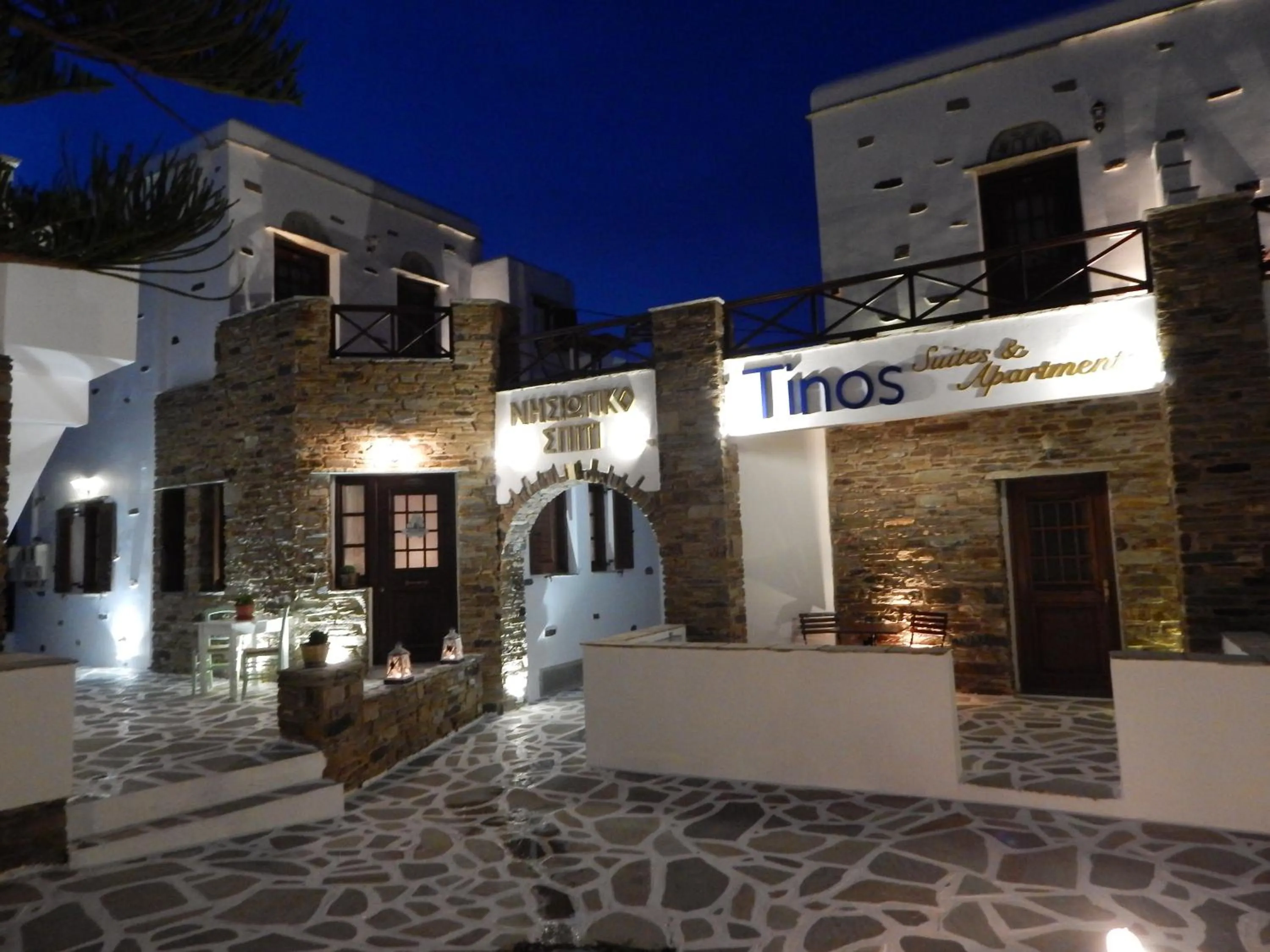 Tinos Suites & Apartments