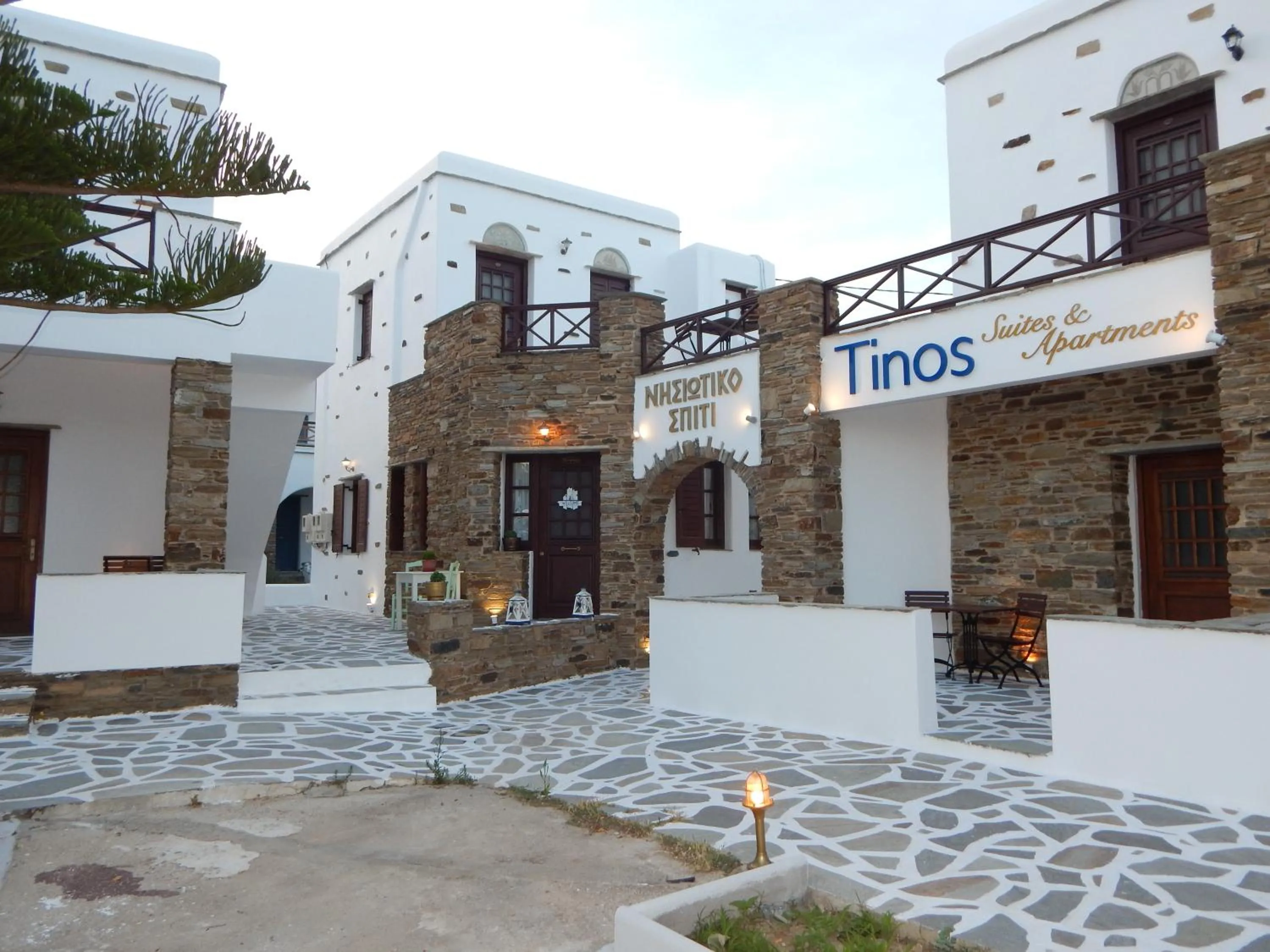 Tinos Suites & Apartments