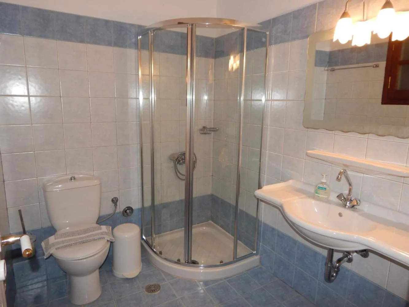 Bathroom in Tinos Suites & Apartments