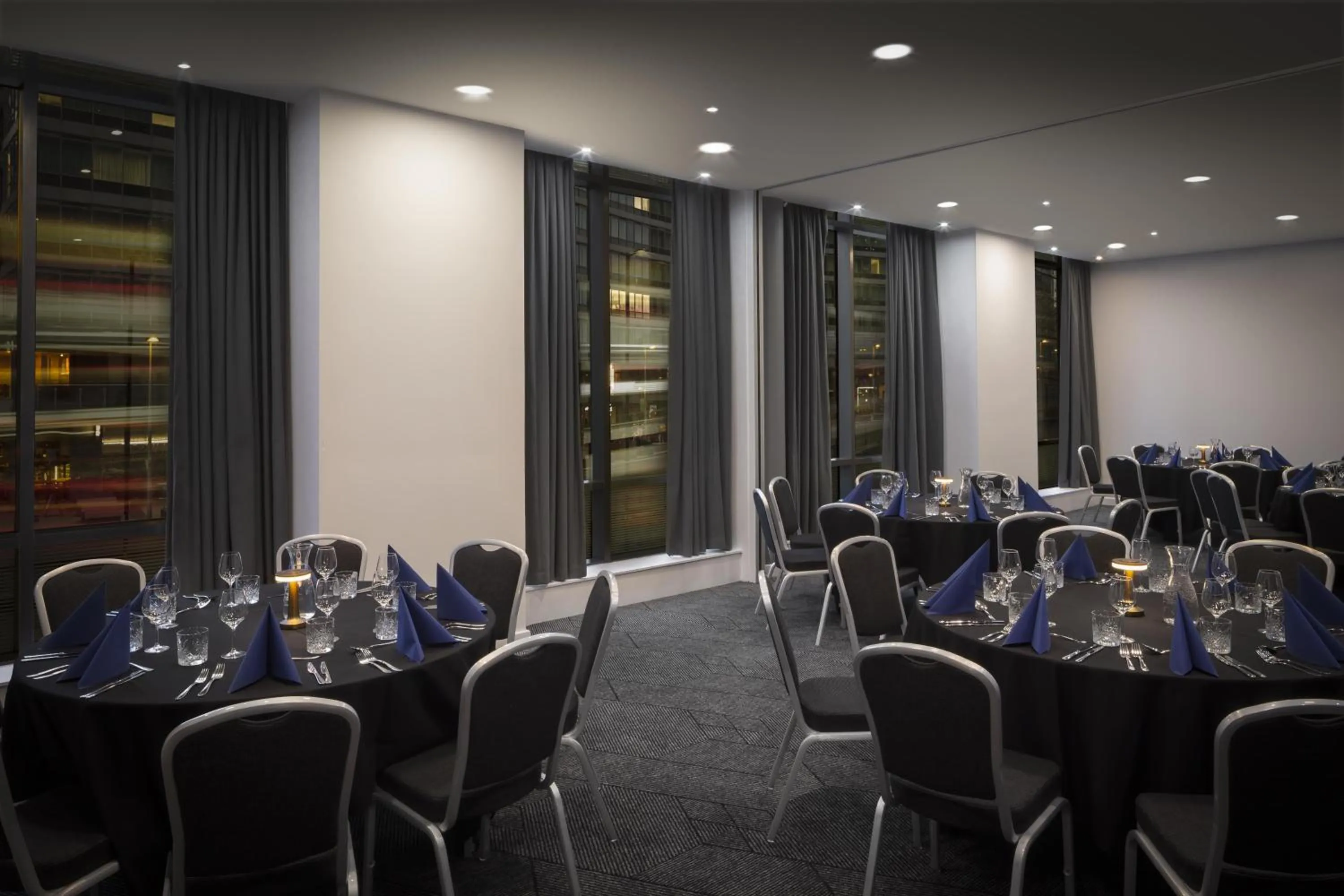 Meeting/conference room in DoubleTree by Hilton Manchester Piccadilly