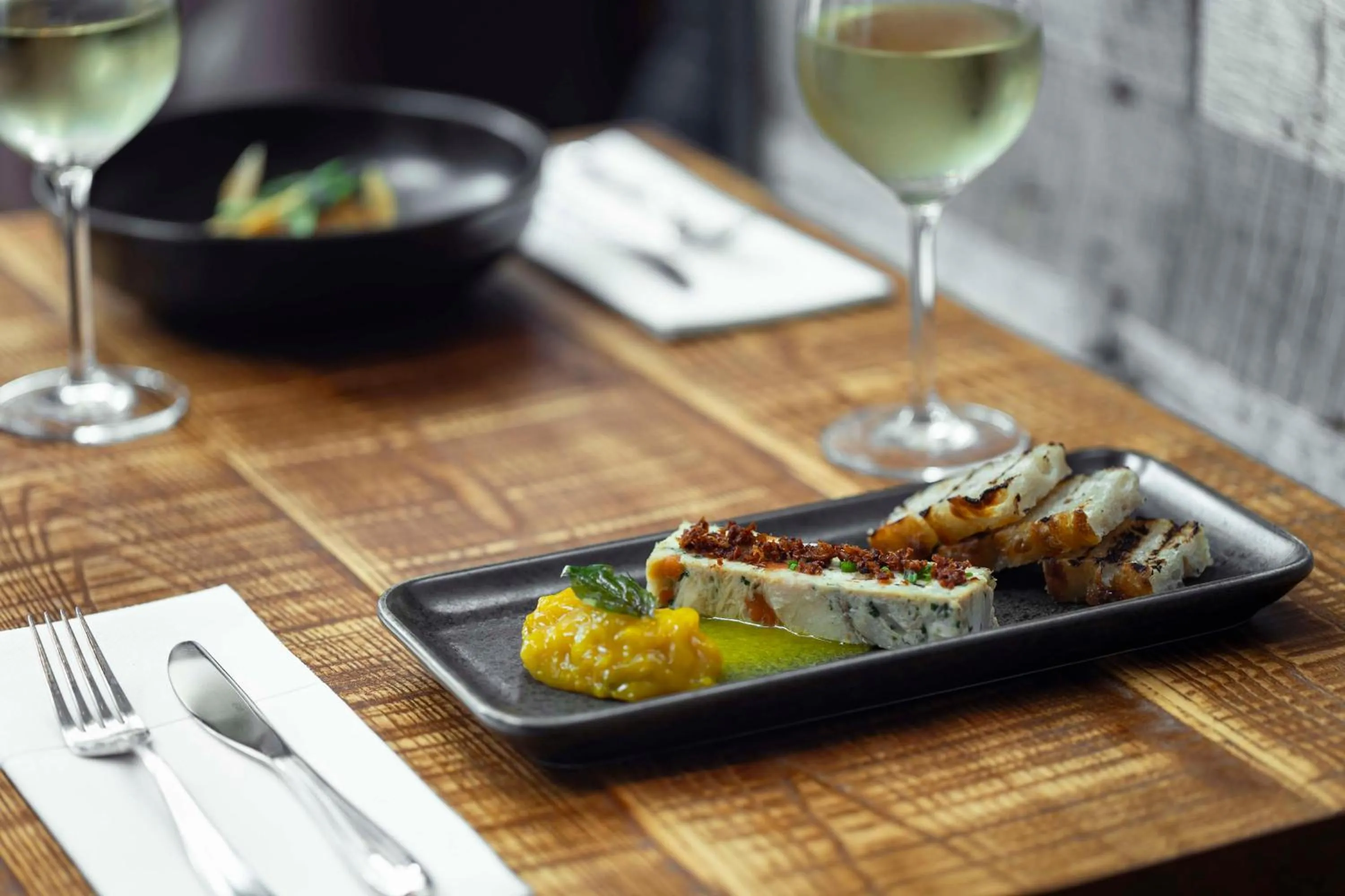Dining area in DoubleTree by Hilton Manchester Piccadilly