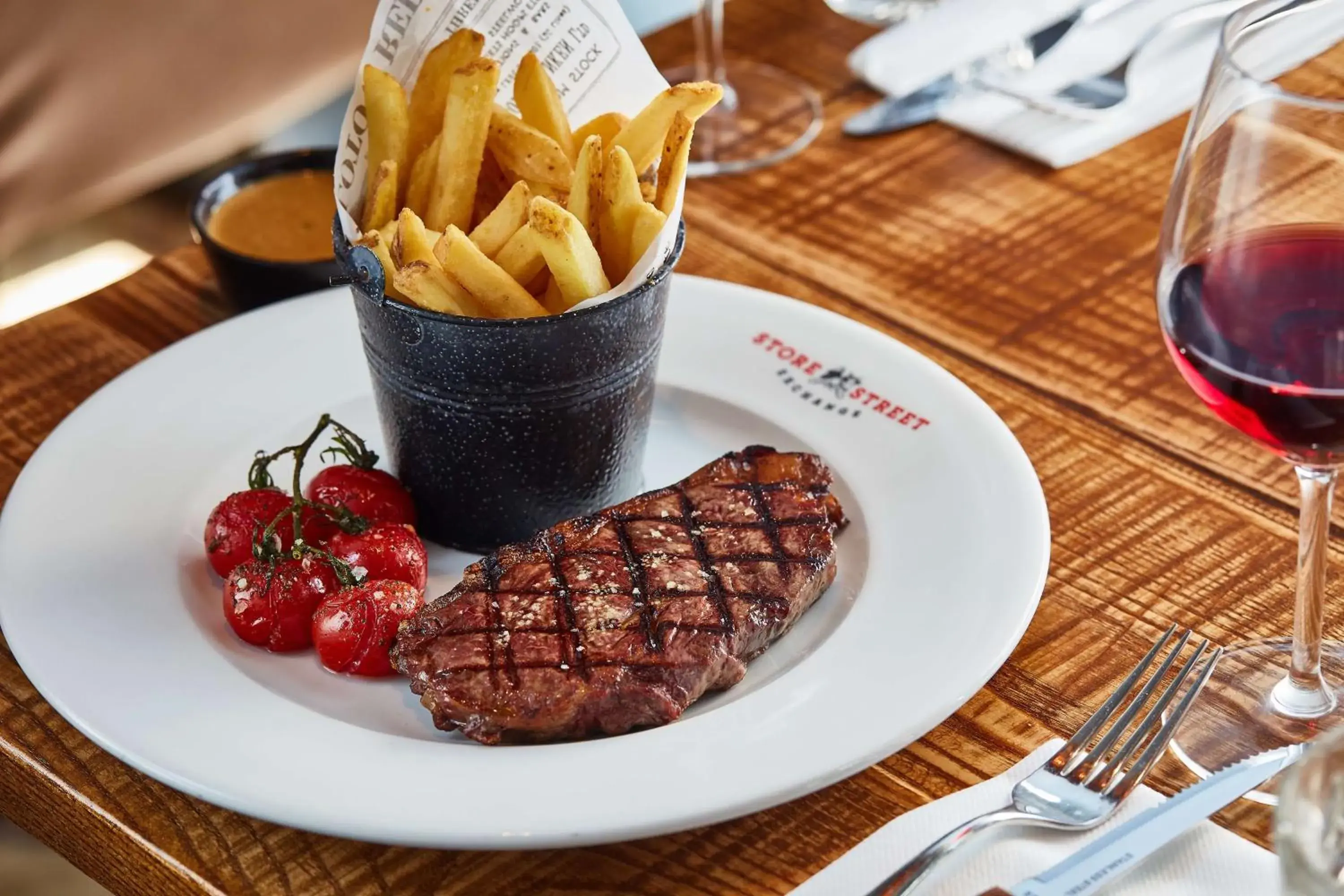 Restaurant/places to eat in DoubleTree by Hilton Manchester Piccadilly Restaurant/places to eat in DoubleTree by Hilton Manchester Piccadilly