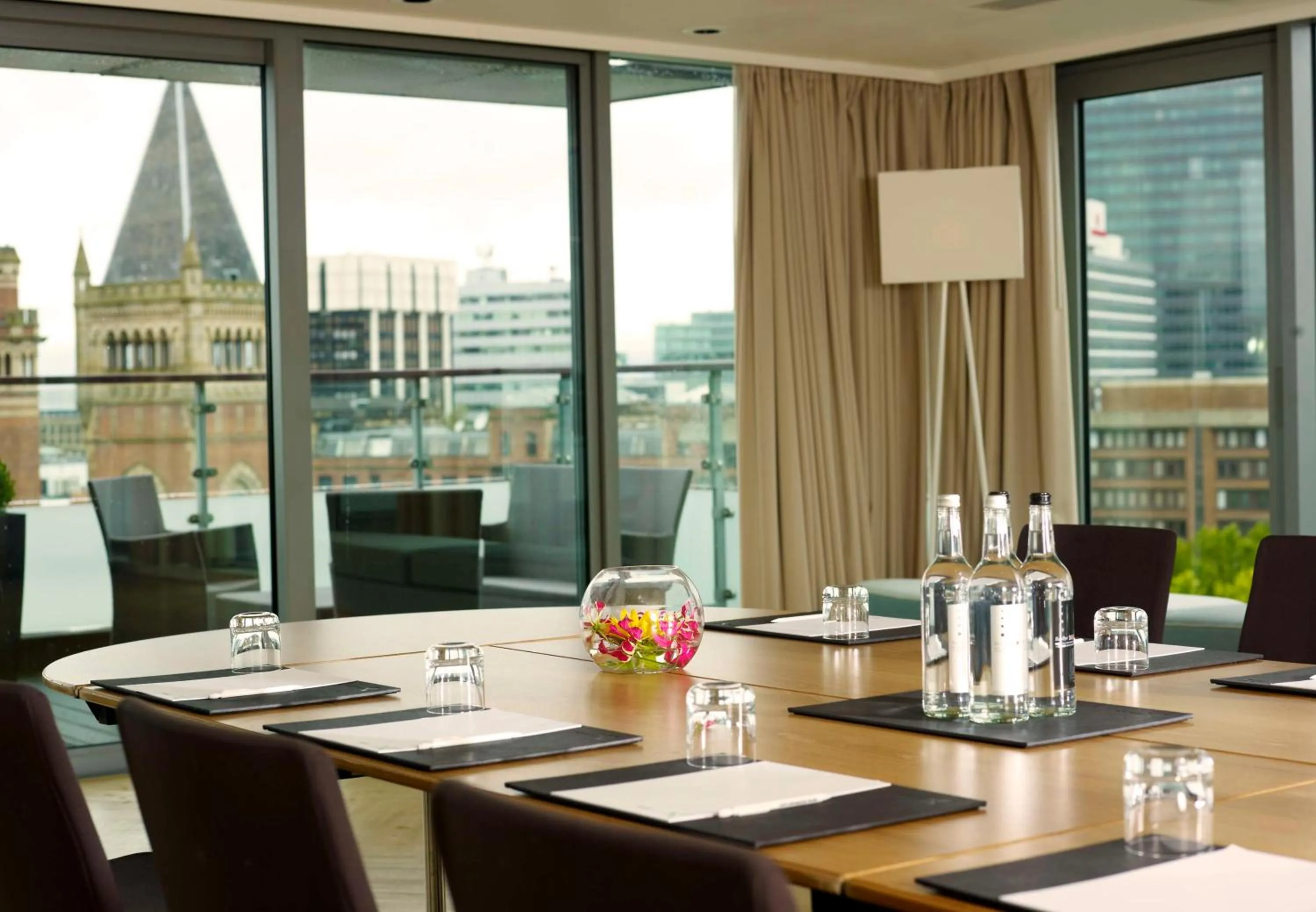 Meeting/conference room in DoubleTree by Hilton Manchester Piccadilly
