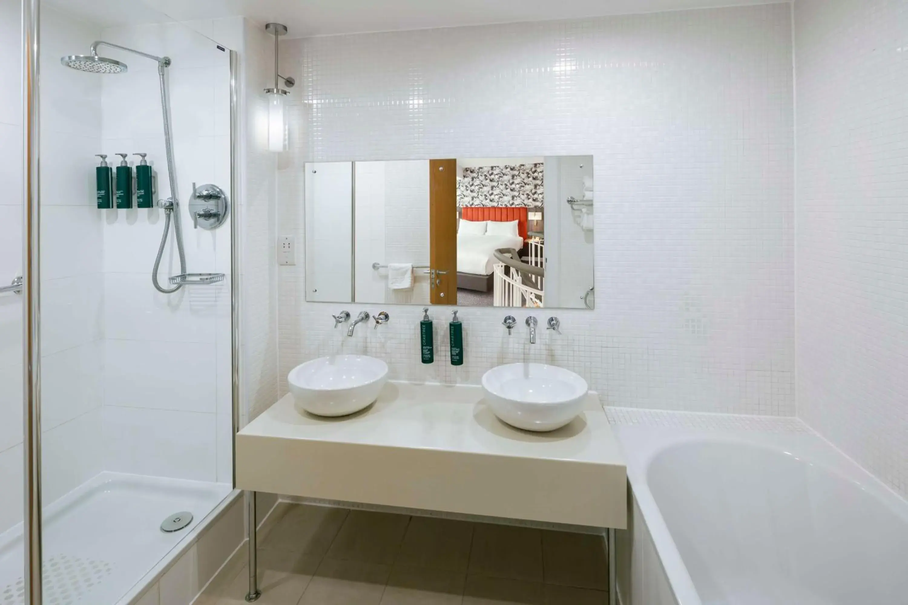 Bathroom in DoubleTree by Hilton Manchester Piccadilly Bathroom in DoubleTree by Hilton Manchester Piccadilly