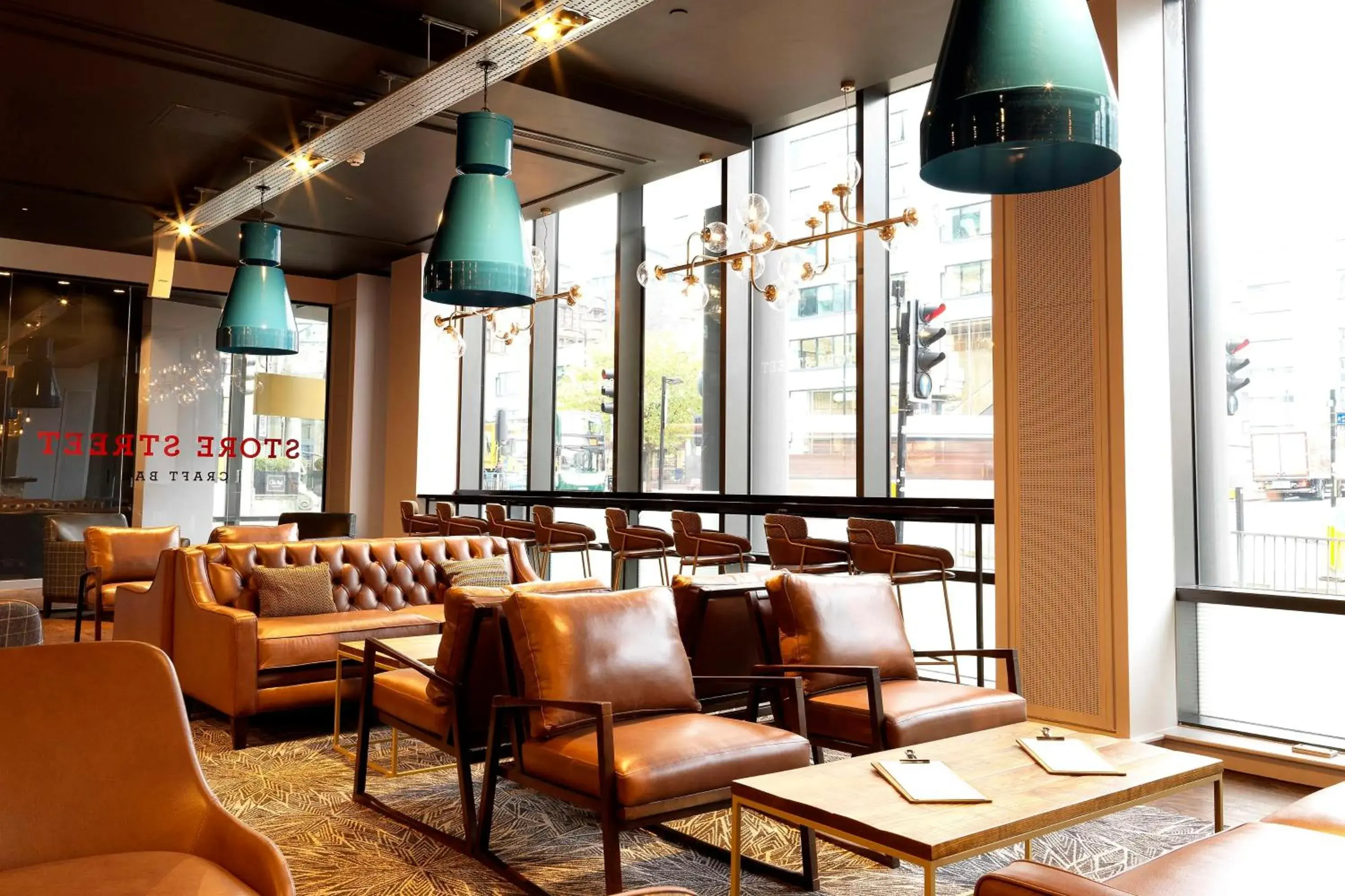 Lounge or bar in DoubleTree by Hilton Manchester Piccadilly Lounge or bar in DoubleTree by Hilton Manchester Piccadilly