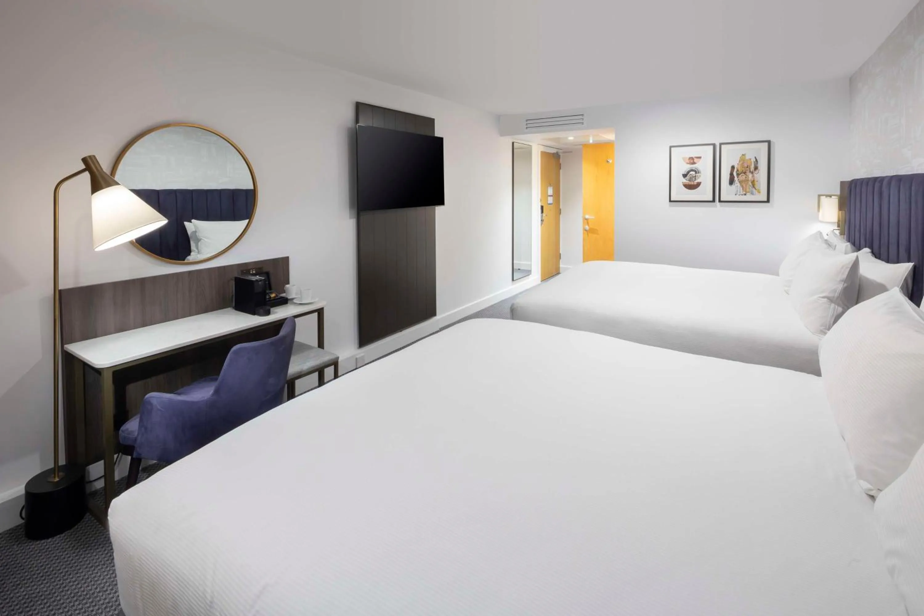 TV and multimedia, Bed in DoubleTree by Hilton Manchester Piccadilly