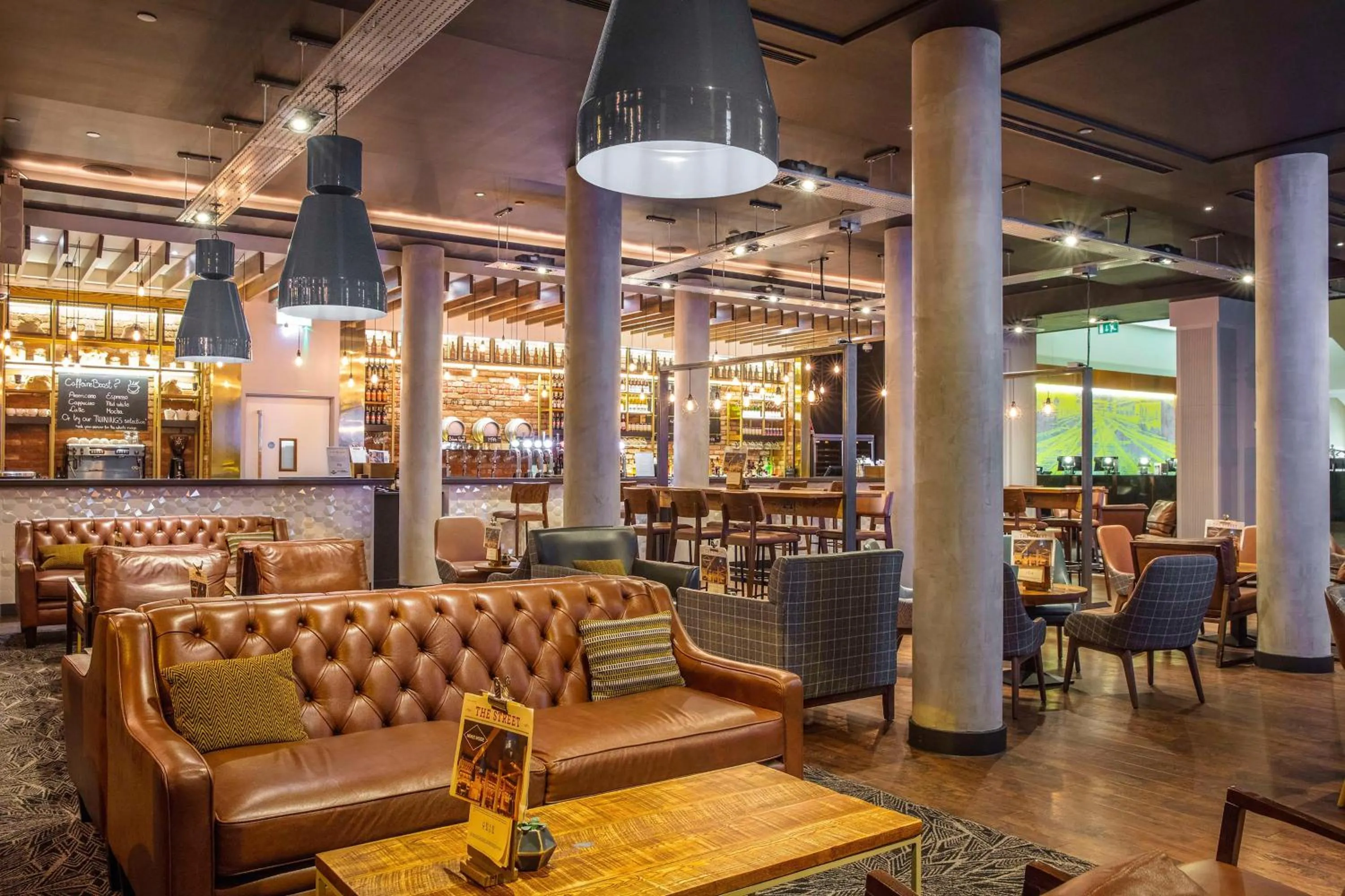 Lounge or bar in DoubleTree by Hilton Manchester Piccadilly