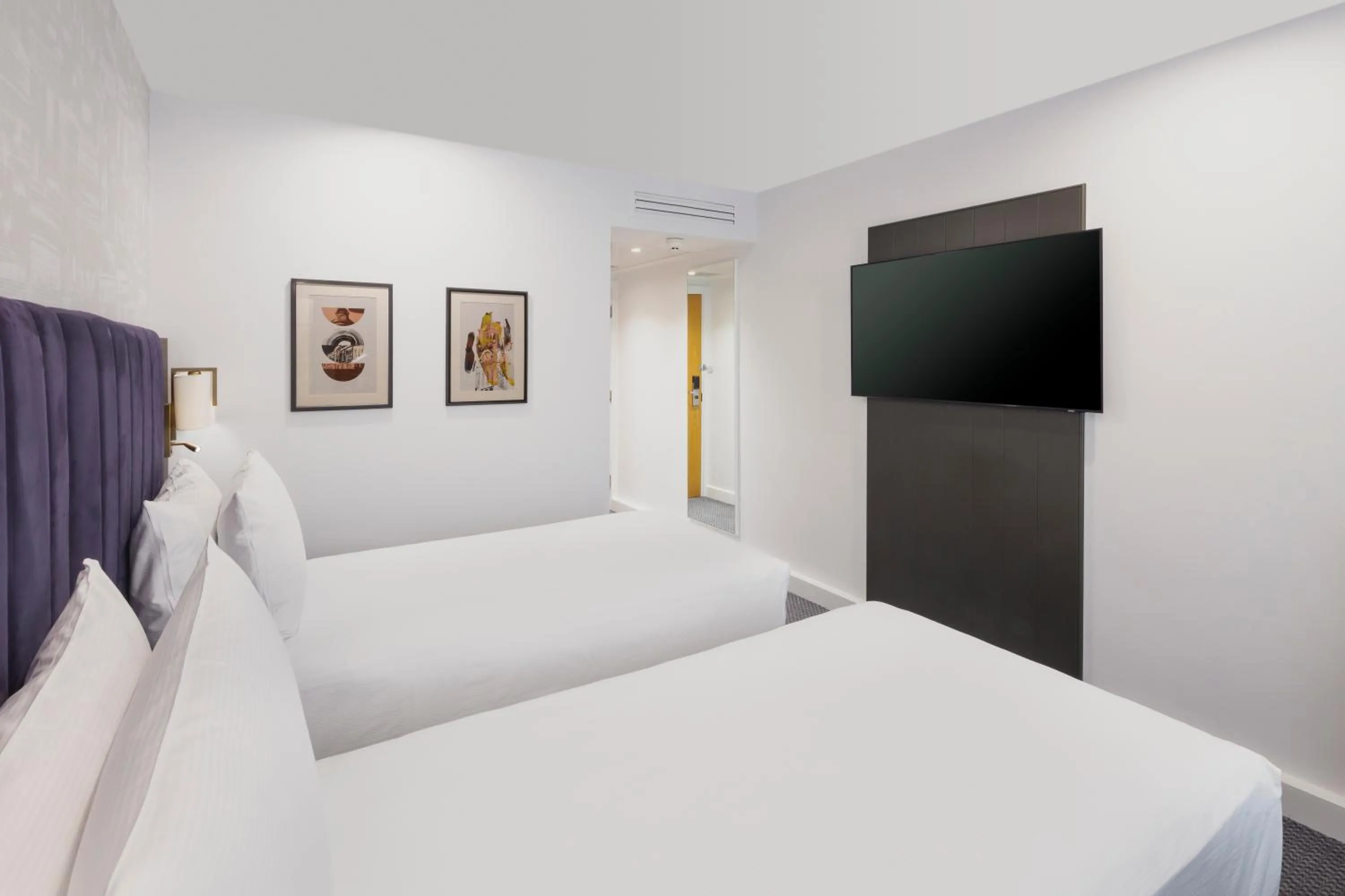 Bedroom, Bed in DoubleTree by Hilton Manchester Piccadilly