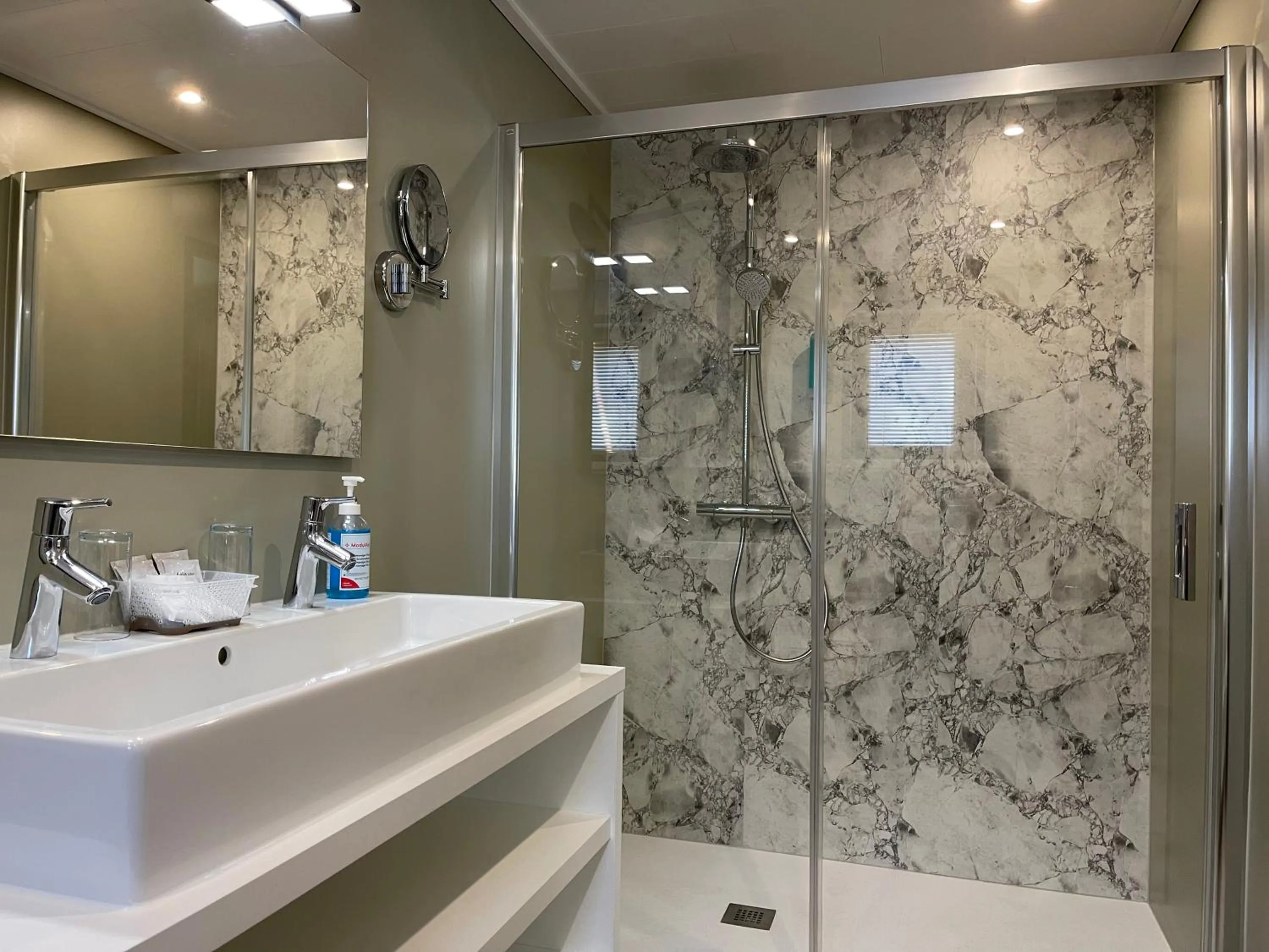 Shower in Villa Hotel