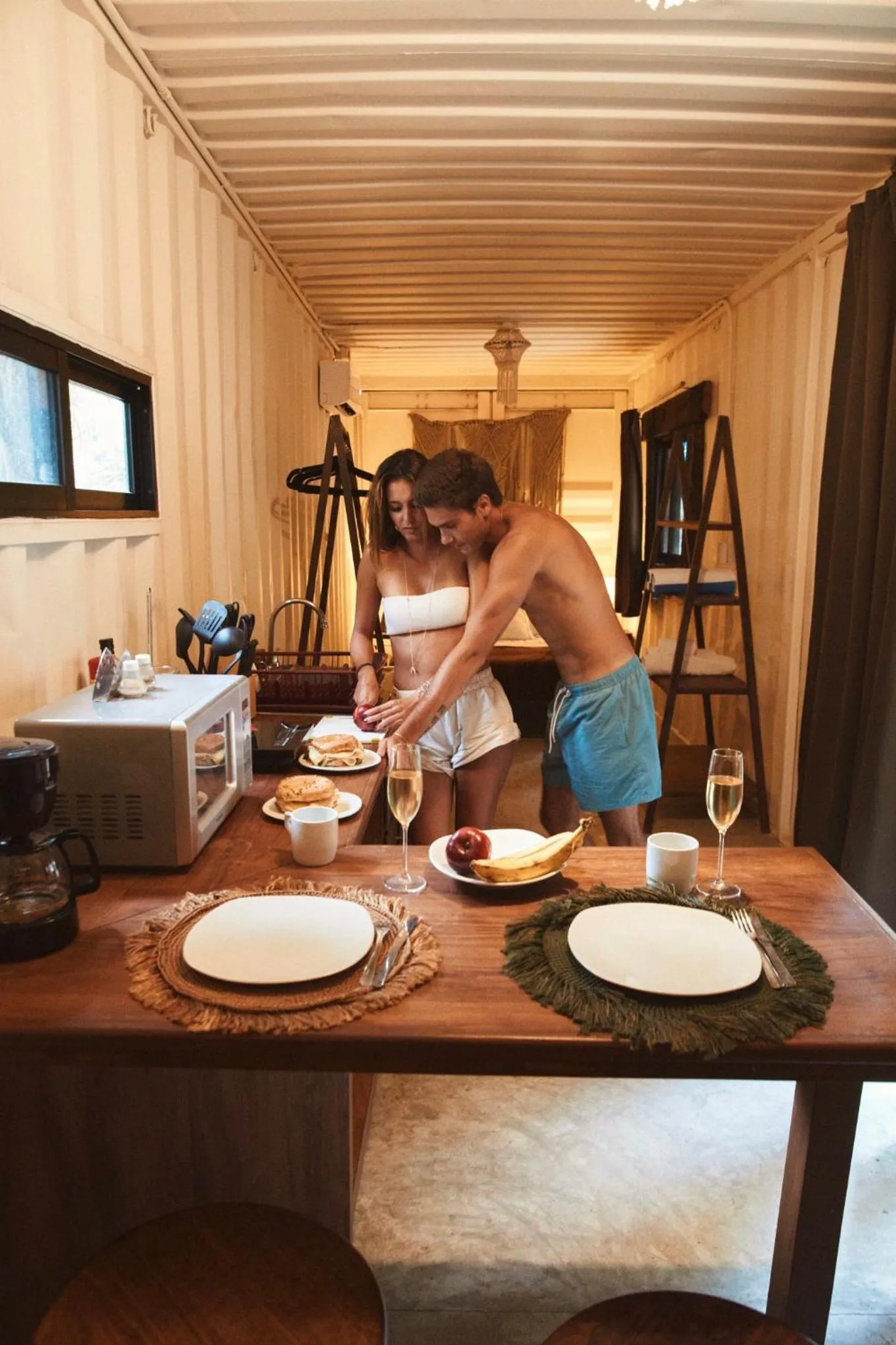 Dining area in Pal Mar Glamtainer Tulum