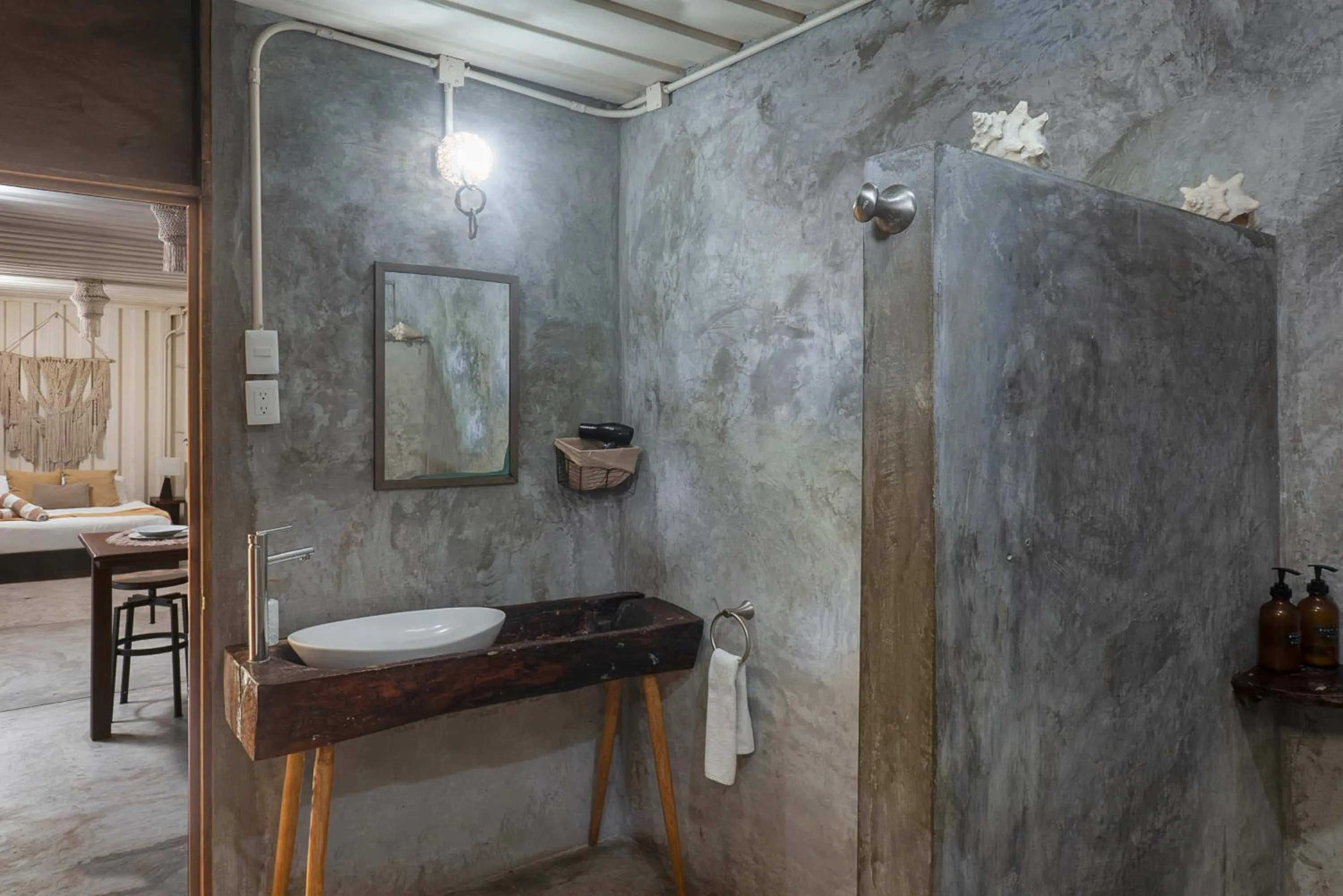 Shower in Pal Mar Glamtainer Tulum