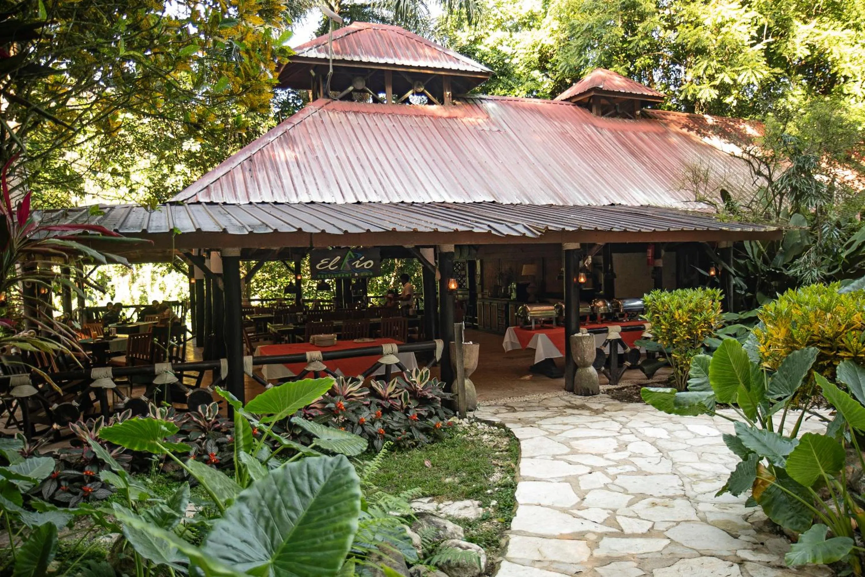 Restaurant/places to eat in Platon Ecolodge