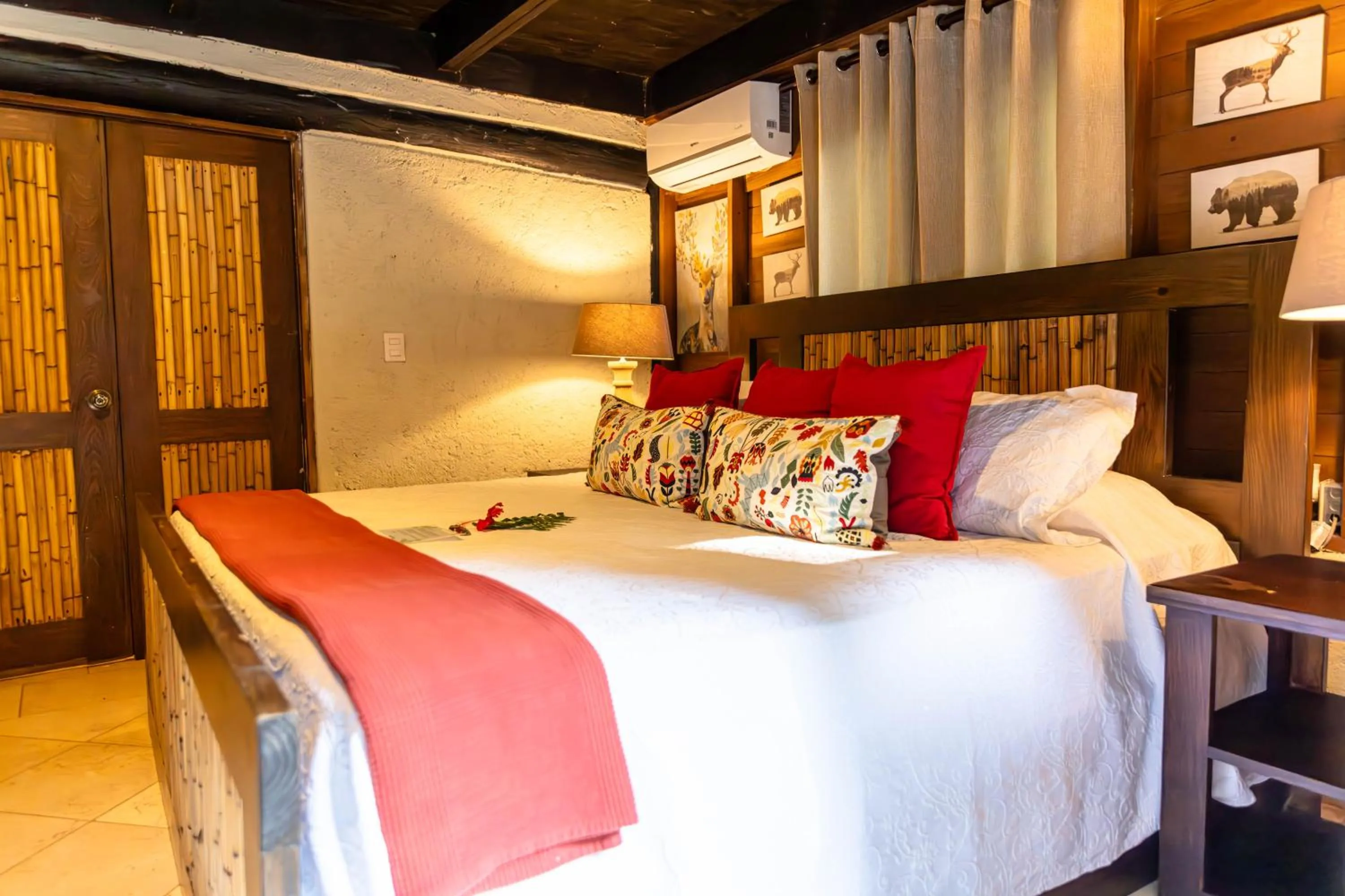 Bed in Platon Ecolodge