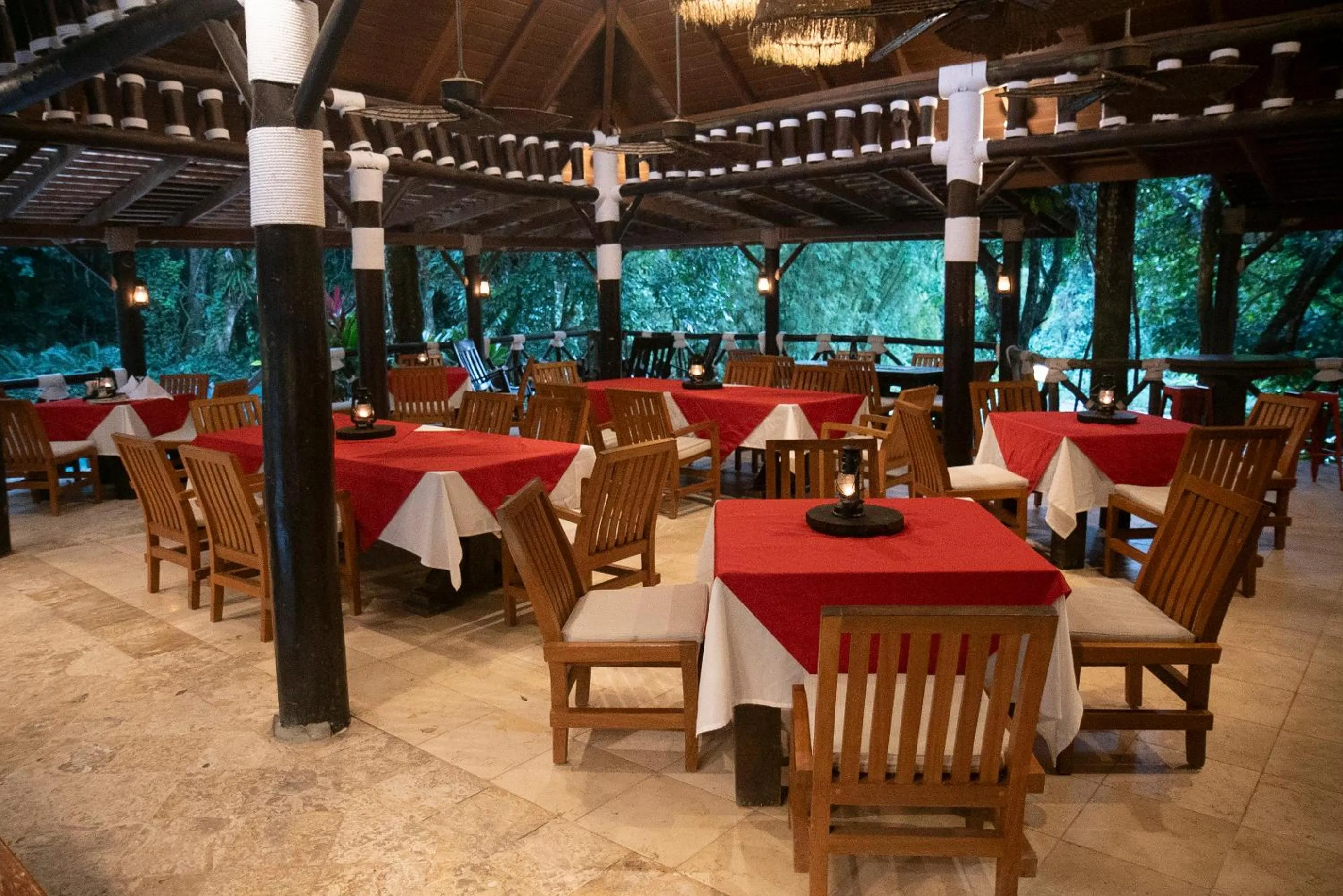 Restaurant/places to eat in Platon Ecolodge