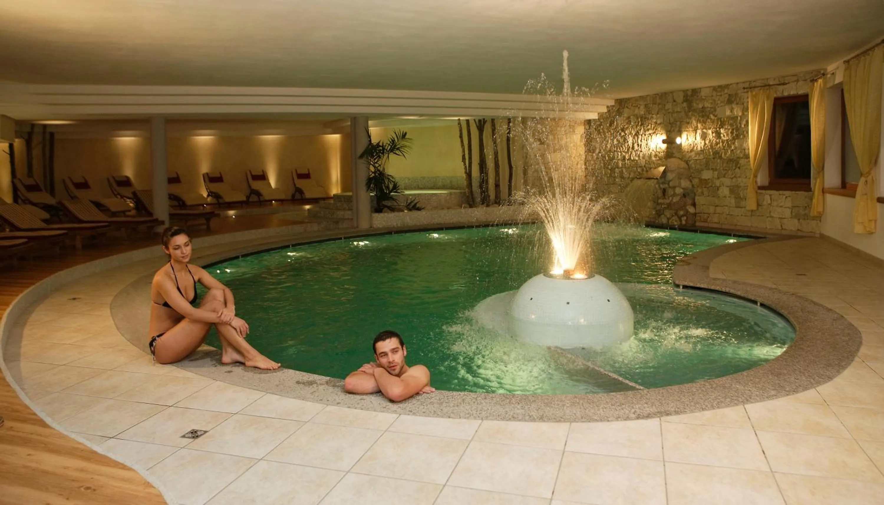 Swimming pool in Hotel Cristallo - Wellness Mountain Living