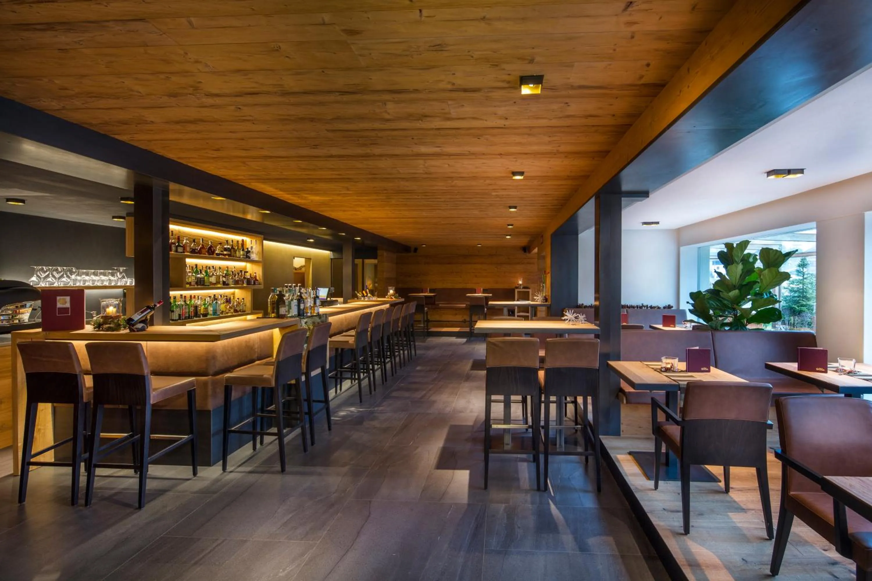 Lounge or bar in Hotel Cristallo - Wellness Mountain Living