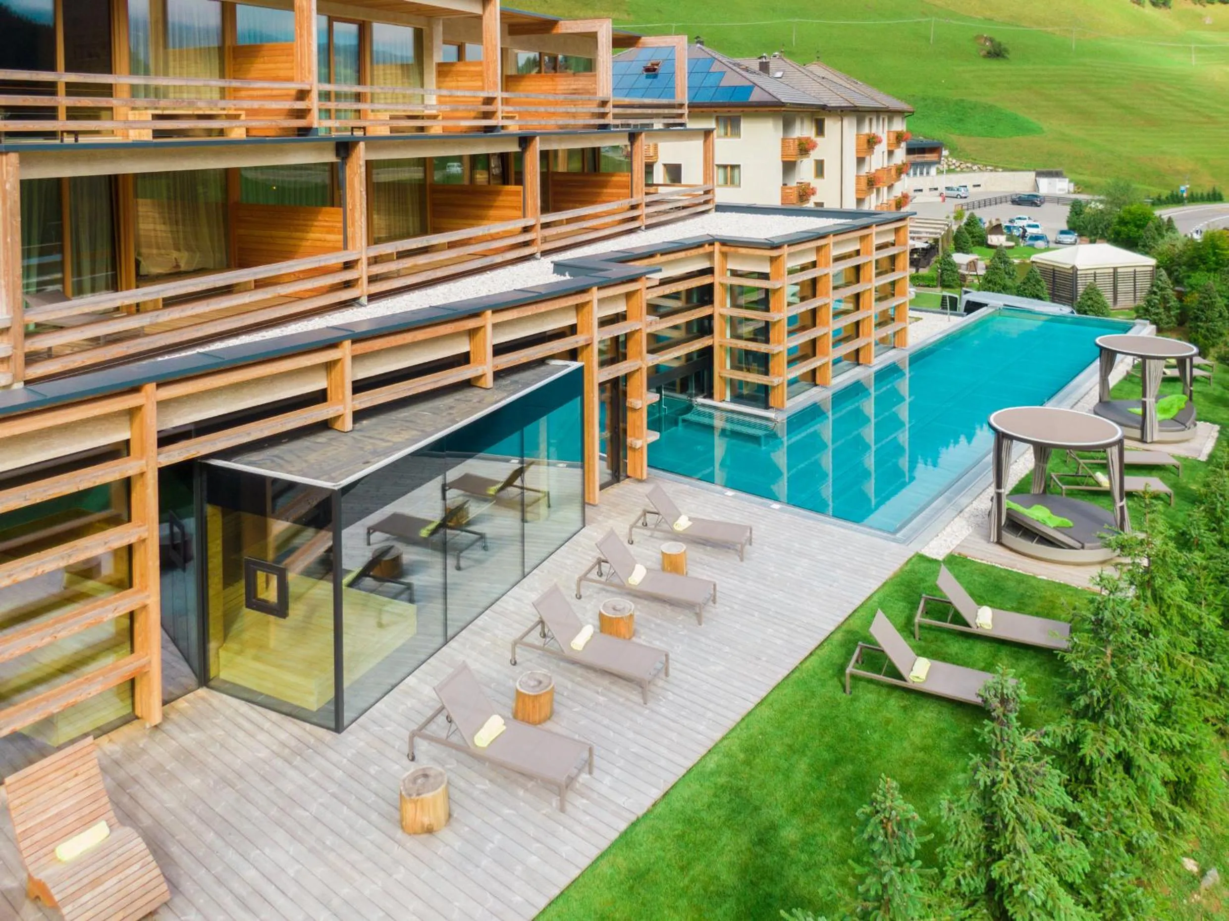 Swimming pool in Hotel Cristallo - Wellness Mountain Living