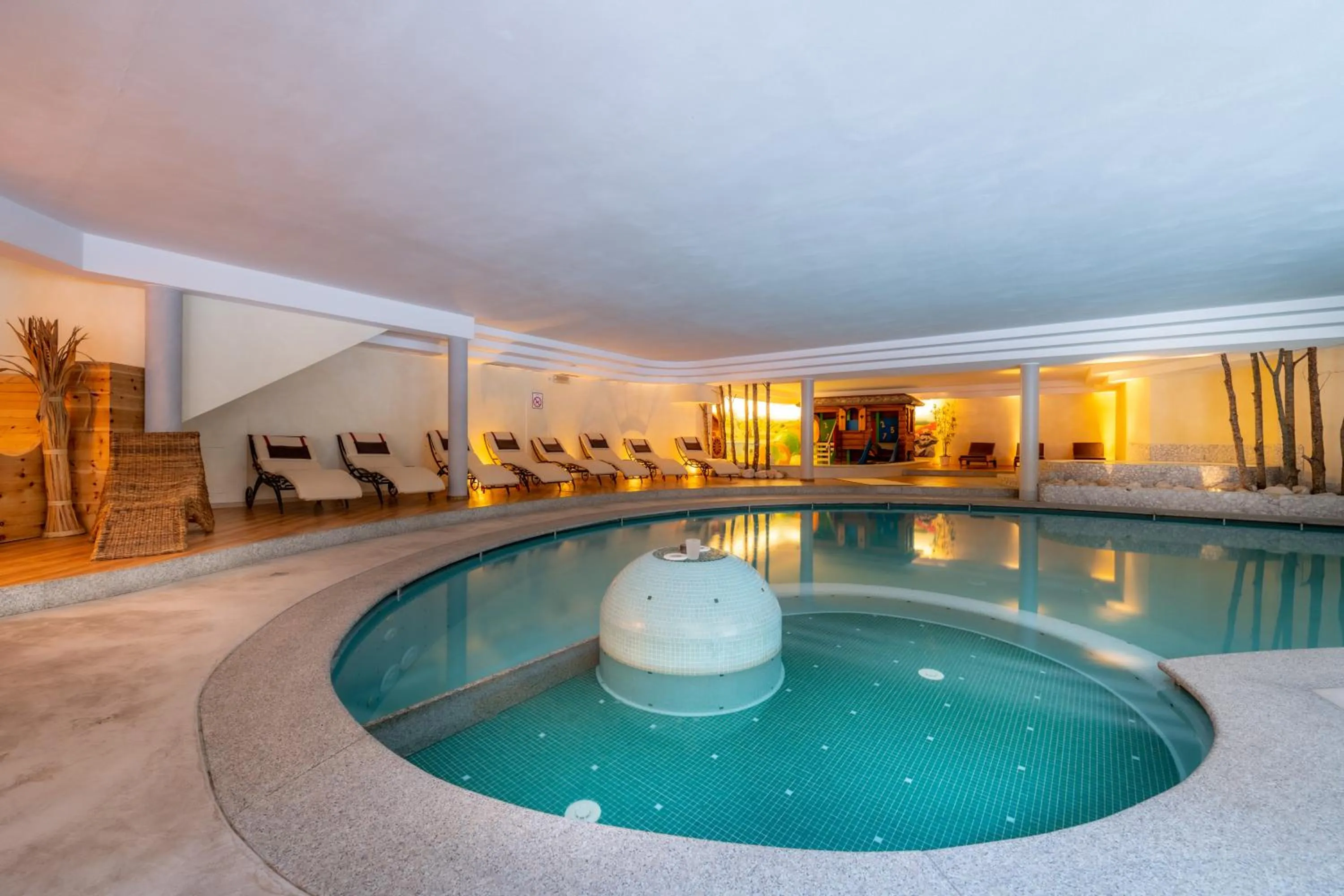 Swimming pool in Hotel Cristallo - Wellness Mountain Living