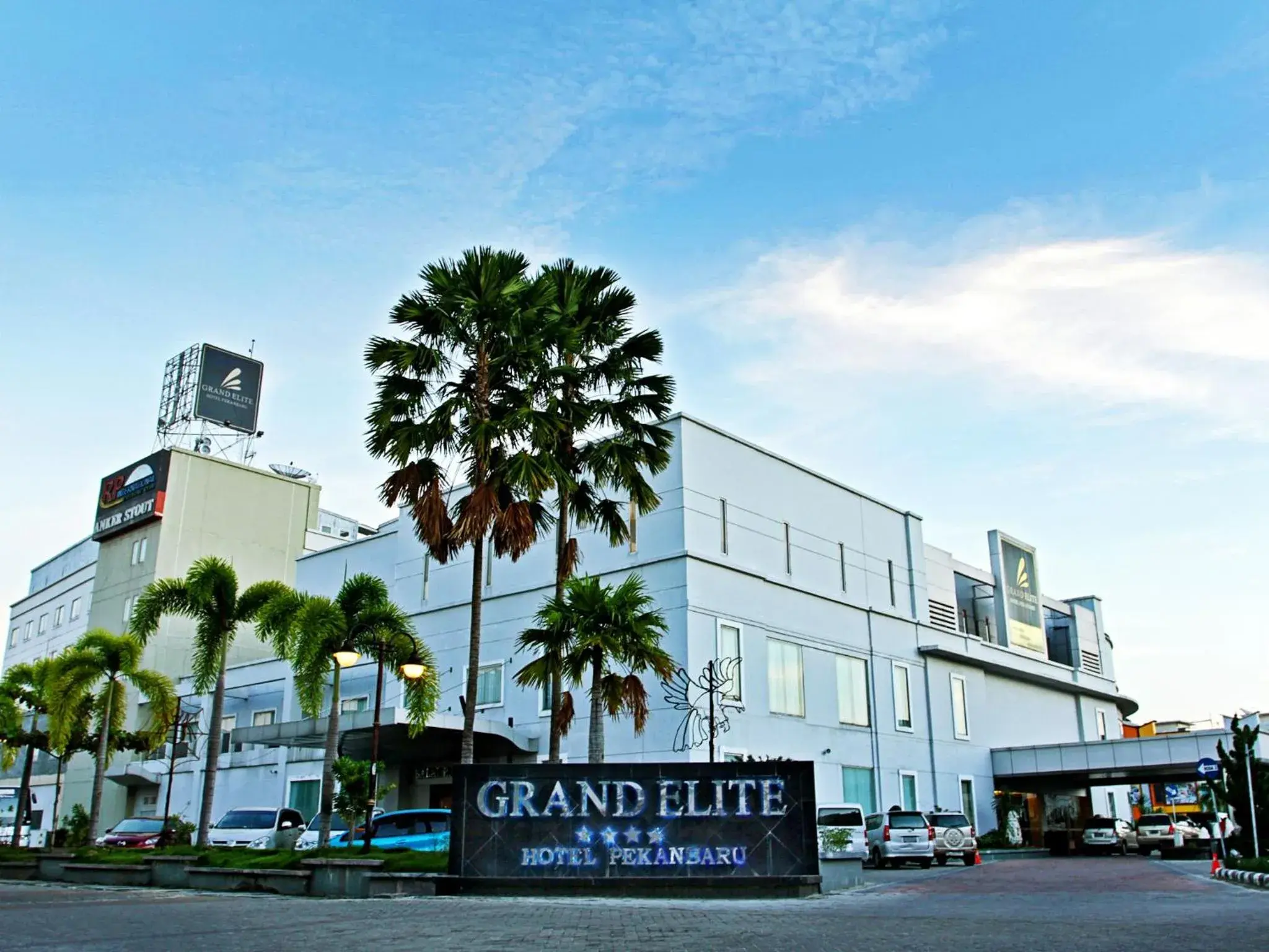 Property building in Grand Elite Hotel Pekanbaru Property building in Grand Elite Hotel Pekanbaru