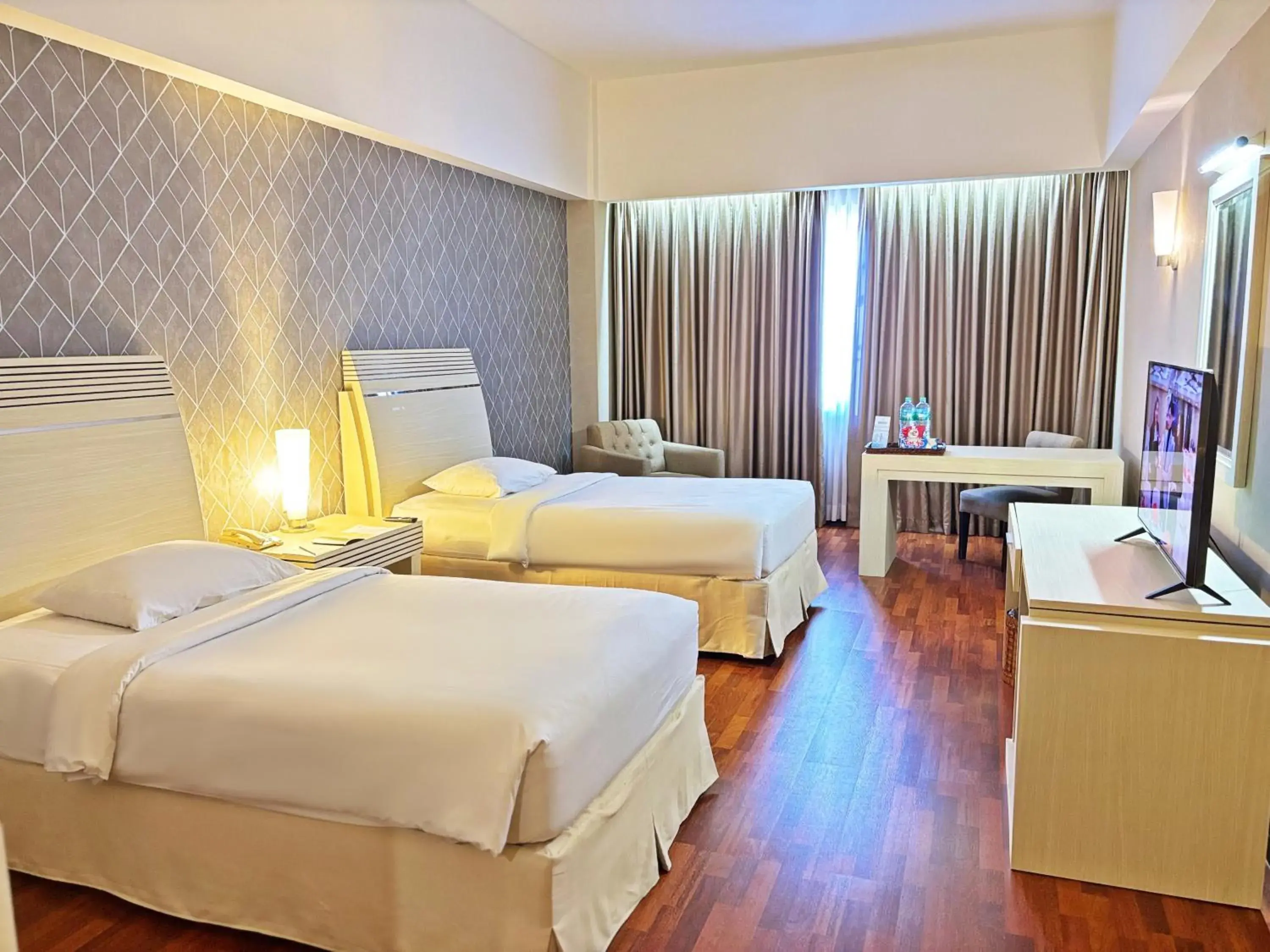 Photo of the whole room, Bed in Grand Elite Hotel Pekanbaru Photo of the whole room, Bed in Grand Elite Hotel Pekanbaru