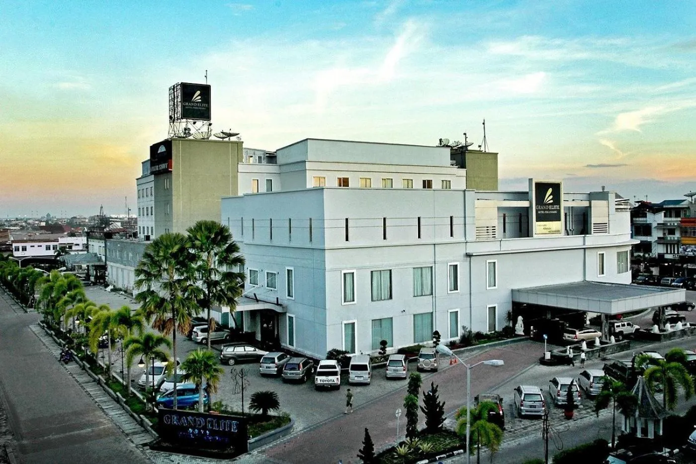 Property building in Grand Elite Hotel Pekanbaru