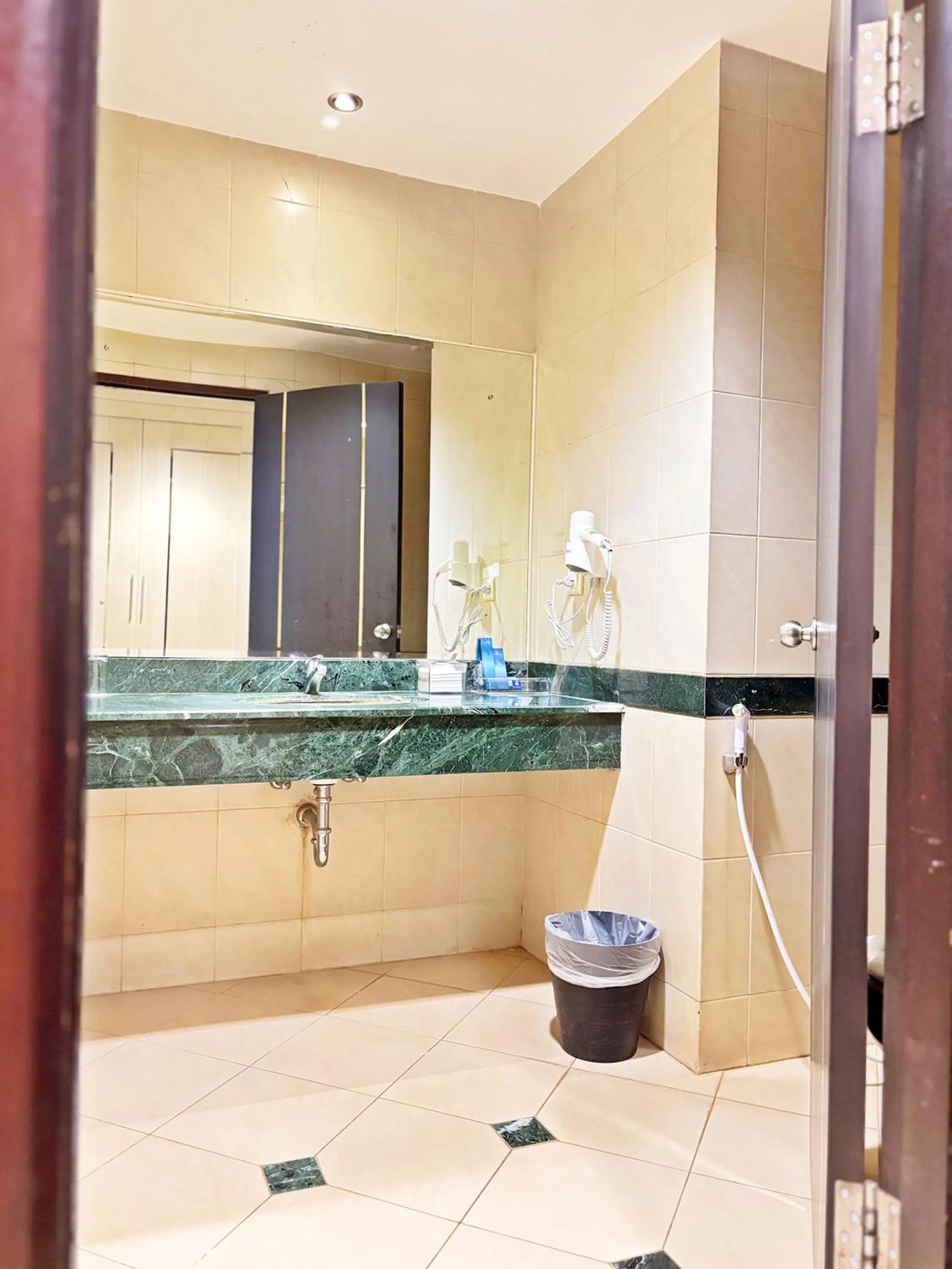 Bathroom in Grand Elite Hotel Pekanbaru