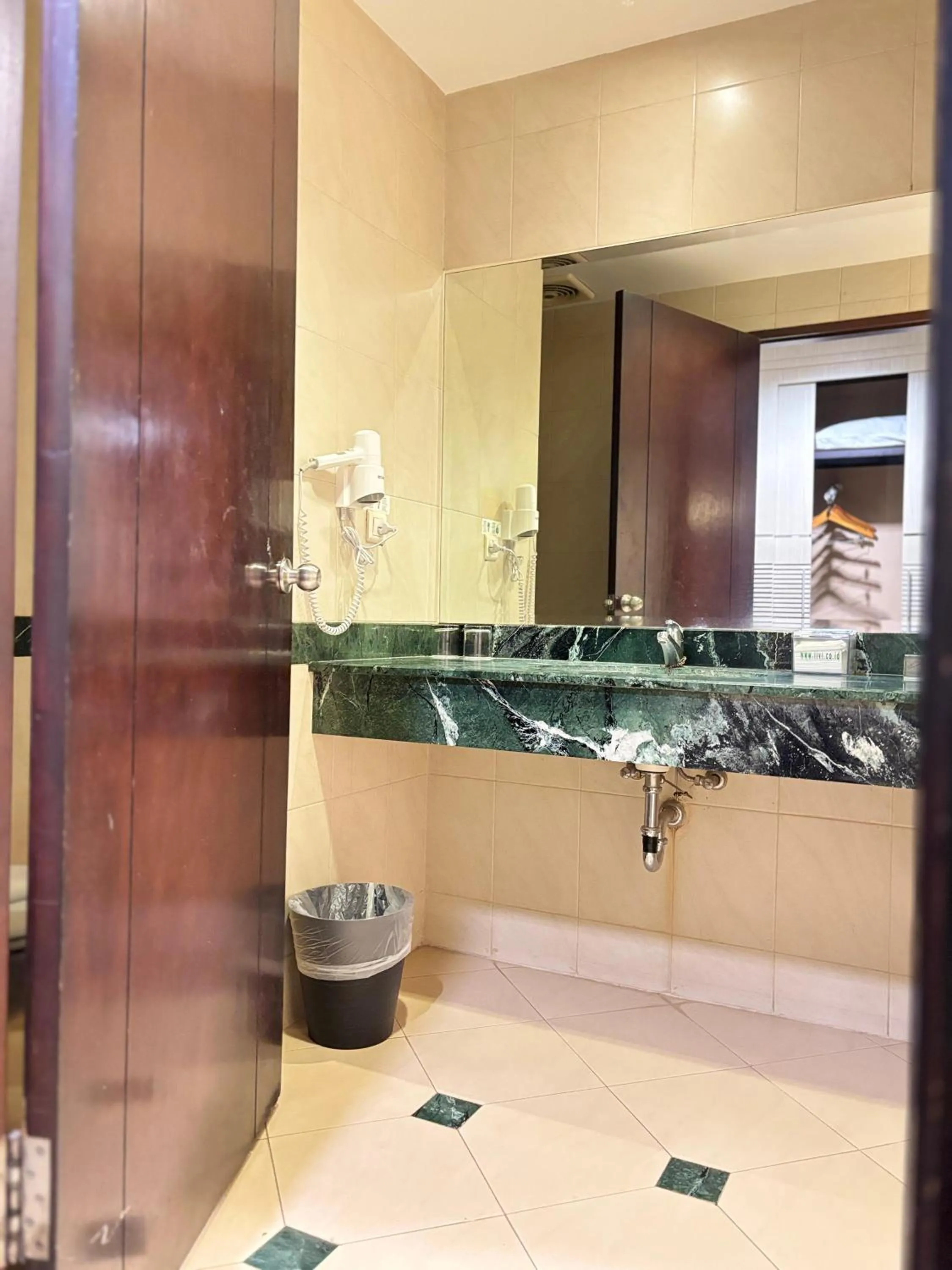 Bathroom in Grand Elite Hotel Pekanbaru