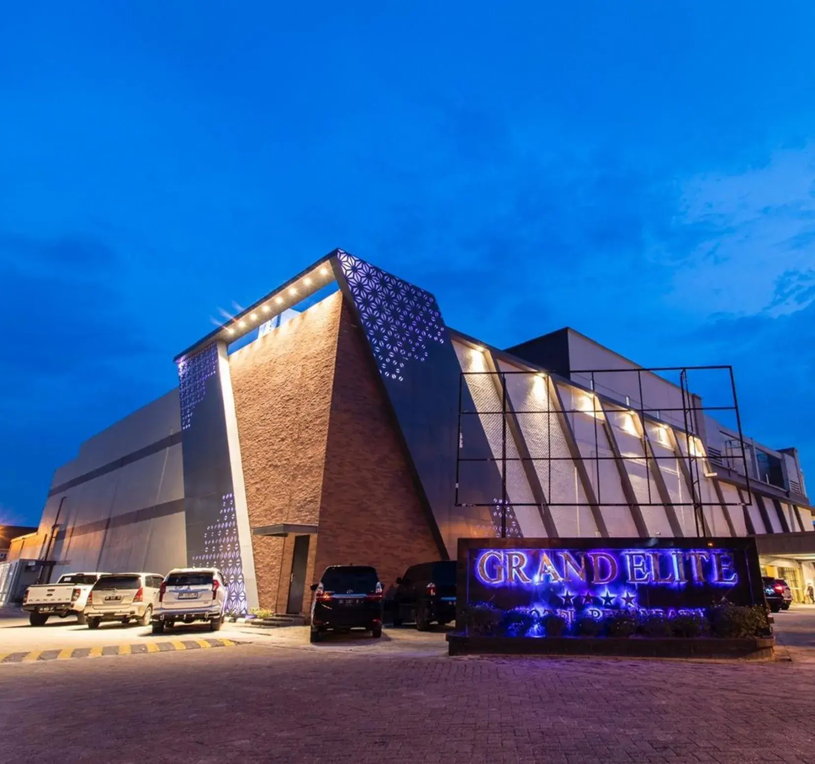 Property building in Grand Elite Hotel Pekanbaru Property building in Grand Elite Hotel Pekanbaru