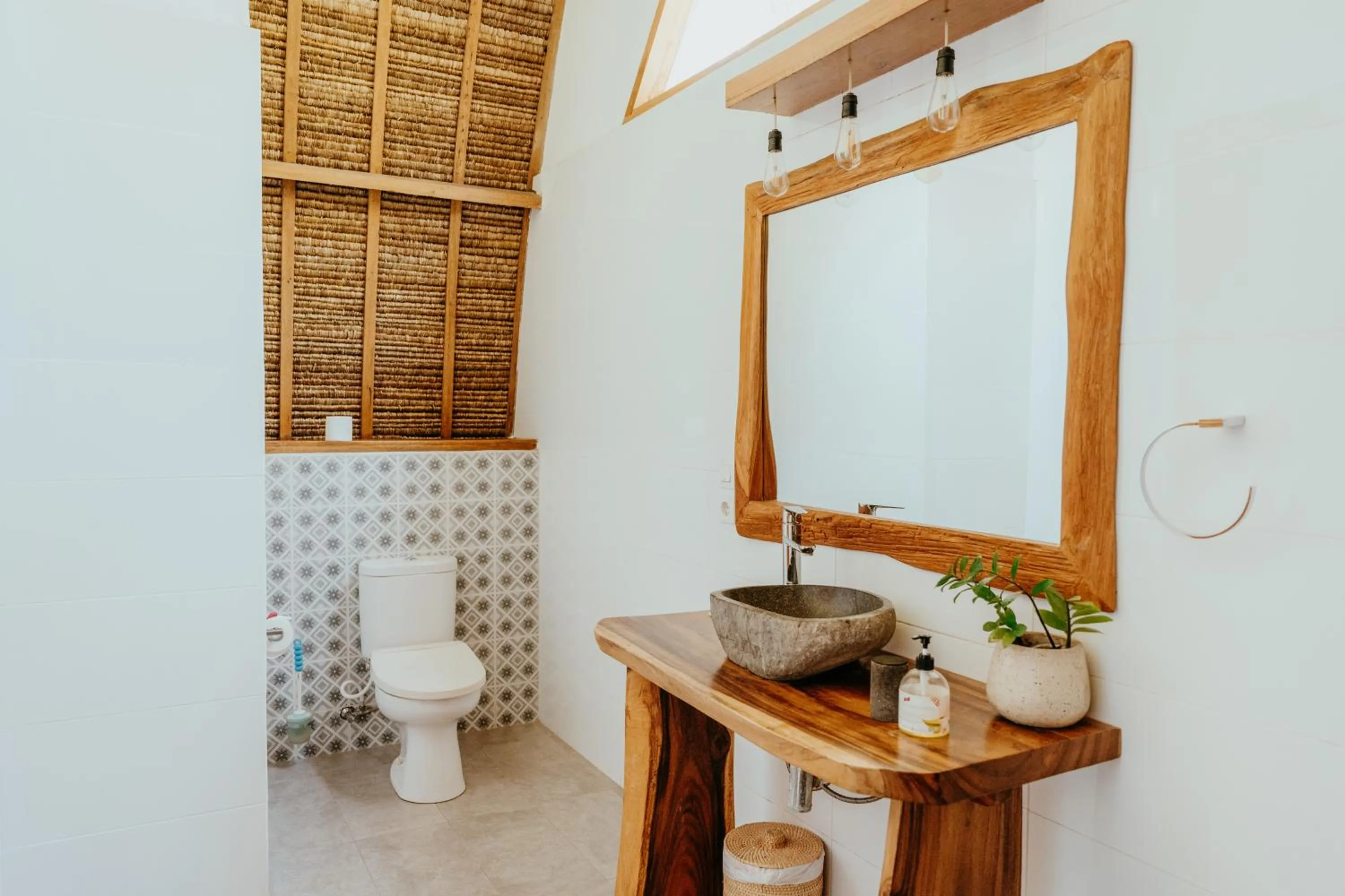 Toilet in Coco Lemon Gili Resort