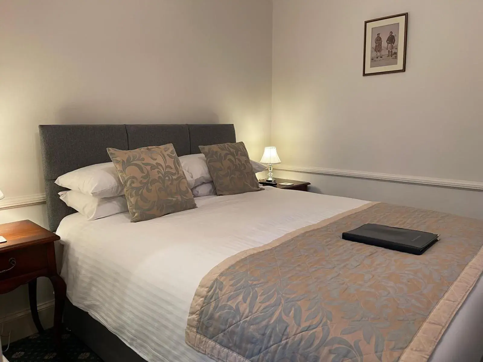 Standard Double Room (ensuite) in Ravenscourt House, Guest House Standard Double Room (ensuite) in Ravenscourt House, Guest House