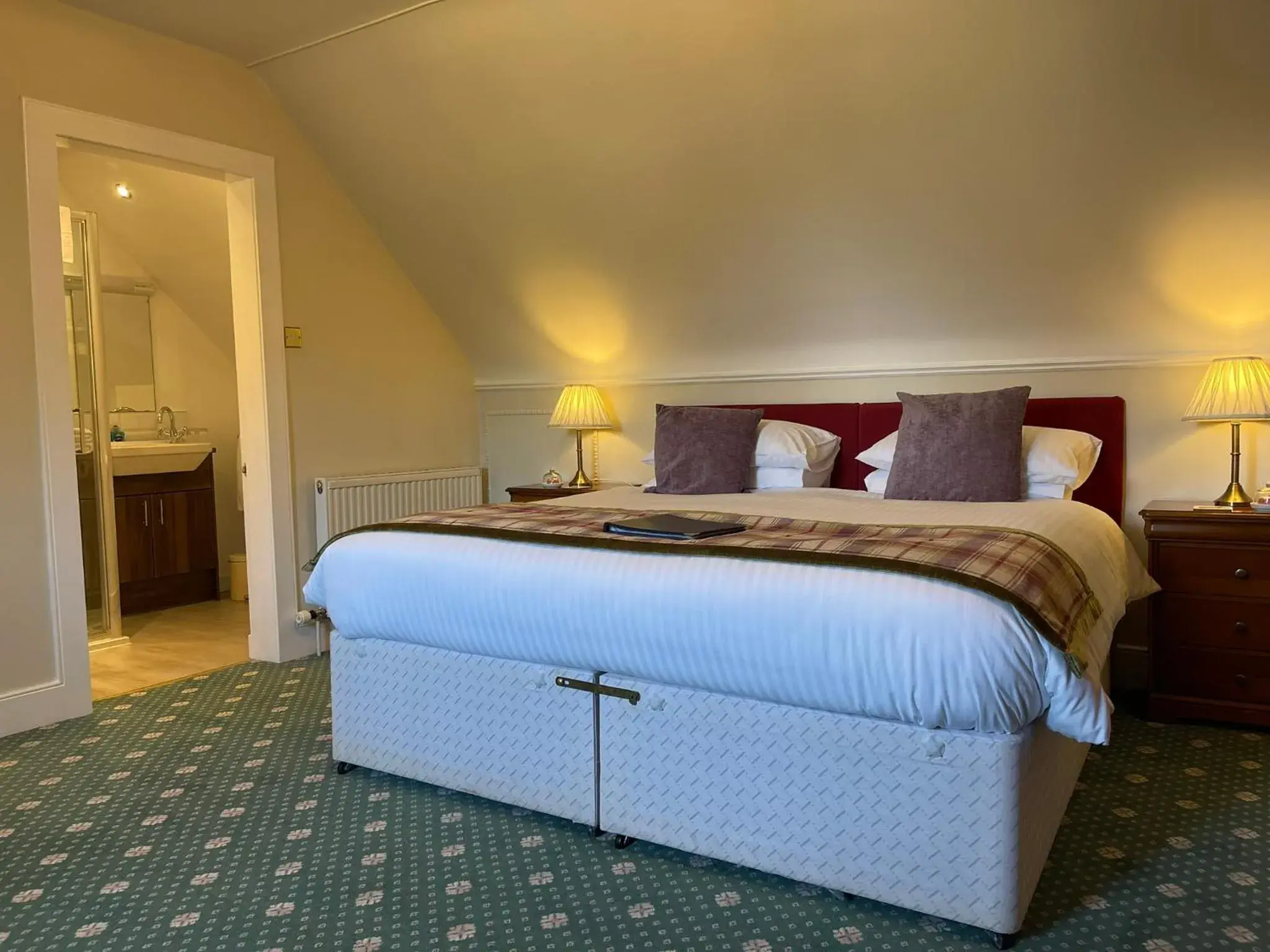 Deluxe Double or Twin Room in Ravenscourt House, Guest House Deluxe Double or Twin Room in Ravenscourt House, Guest House