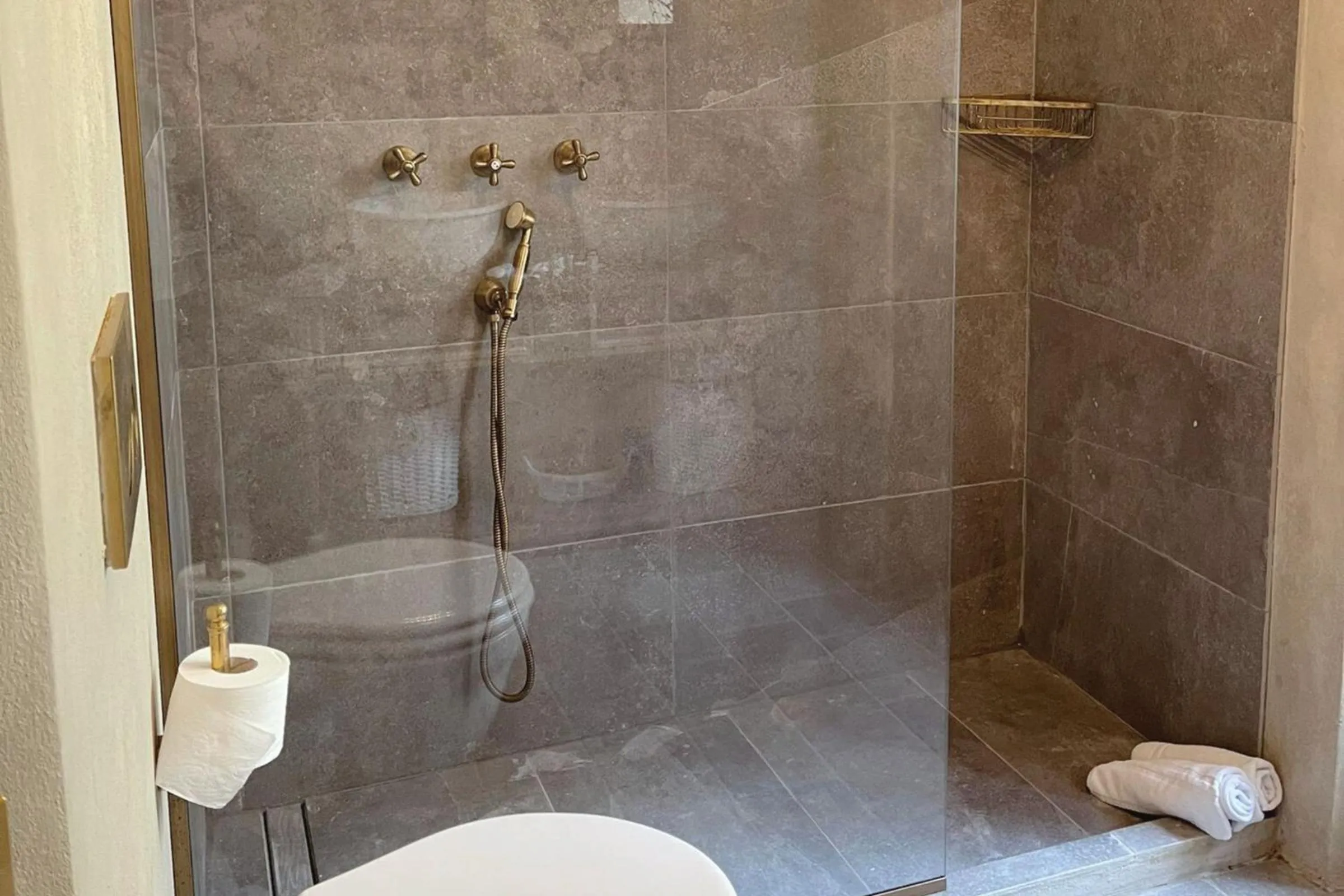 Shower in Hotel Villa Sermolli