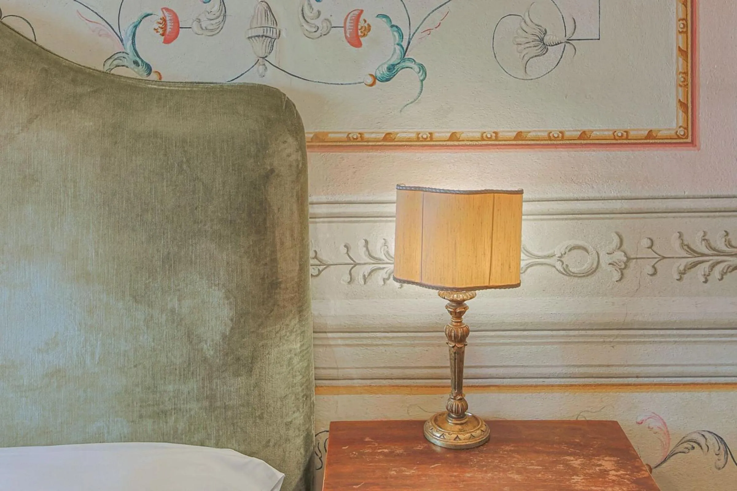 Decorative detail in Hotel Villa Sermolli