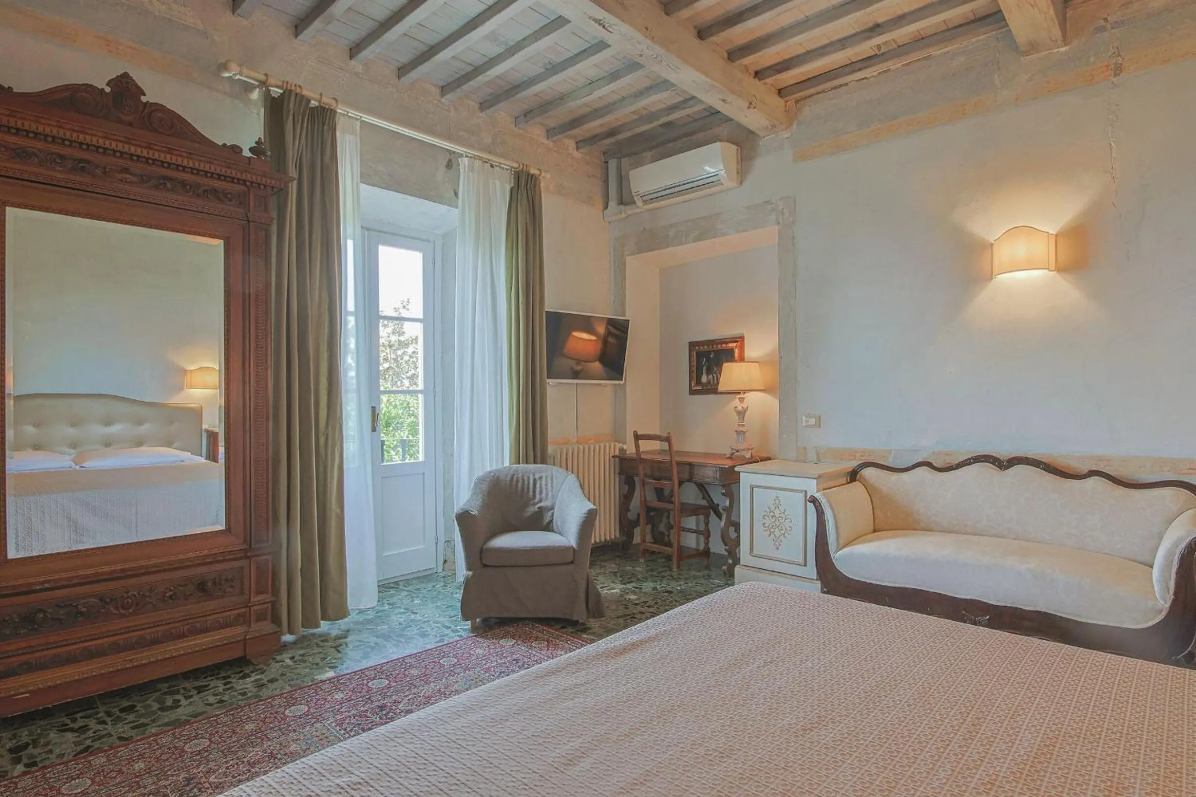 Bedroom, Bed in Hotel Villa Sermolli