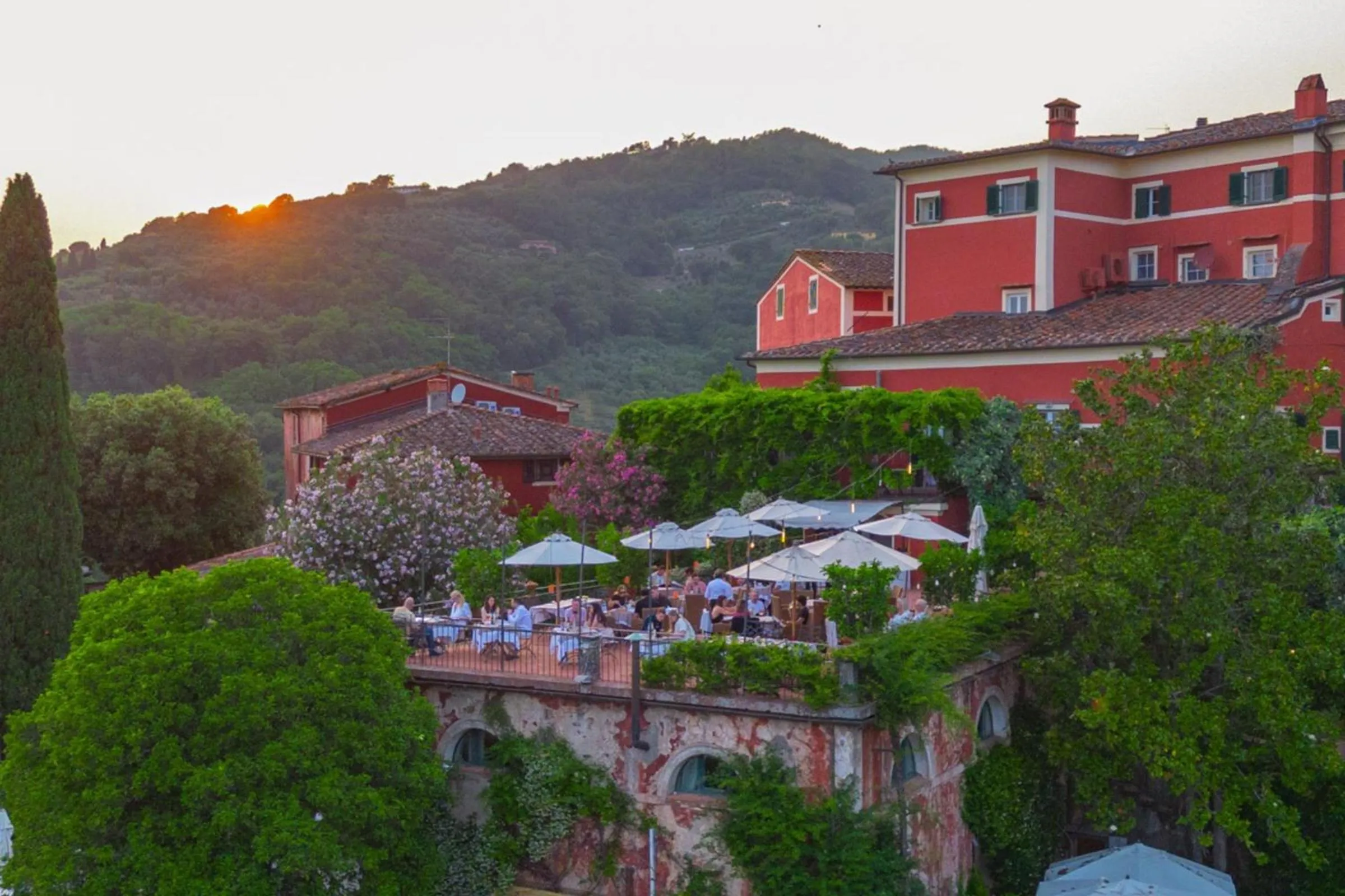 Property building in Hotel Villa Sermolli