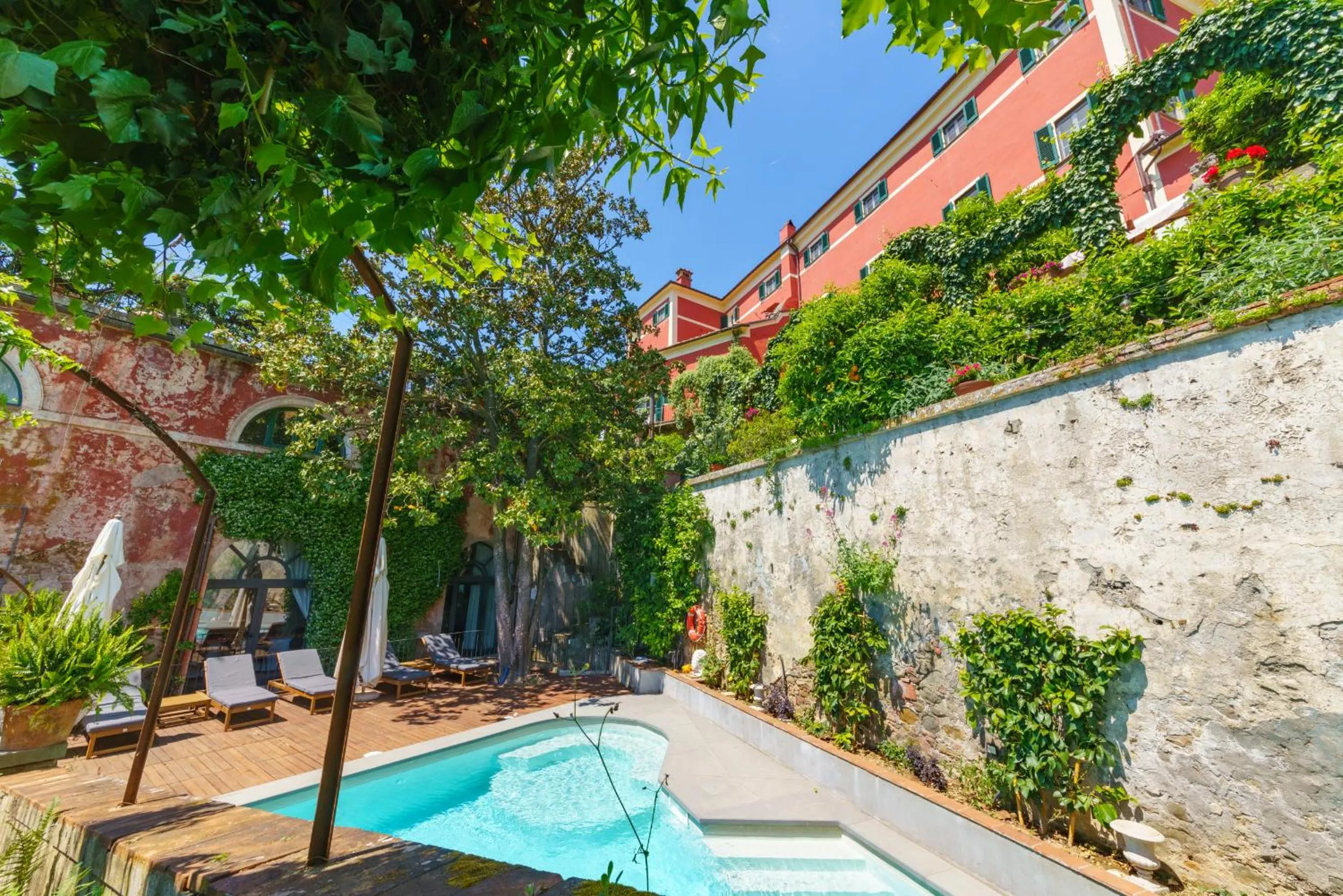 Property building in Hotel Villa Sermolli