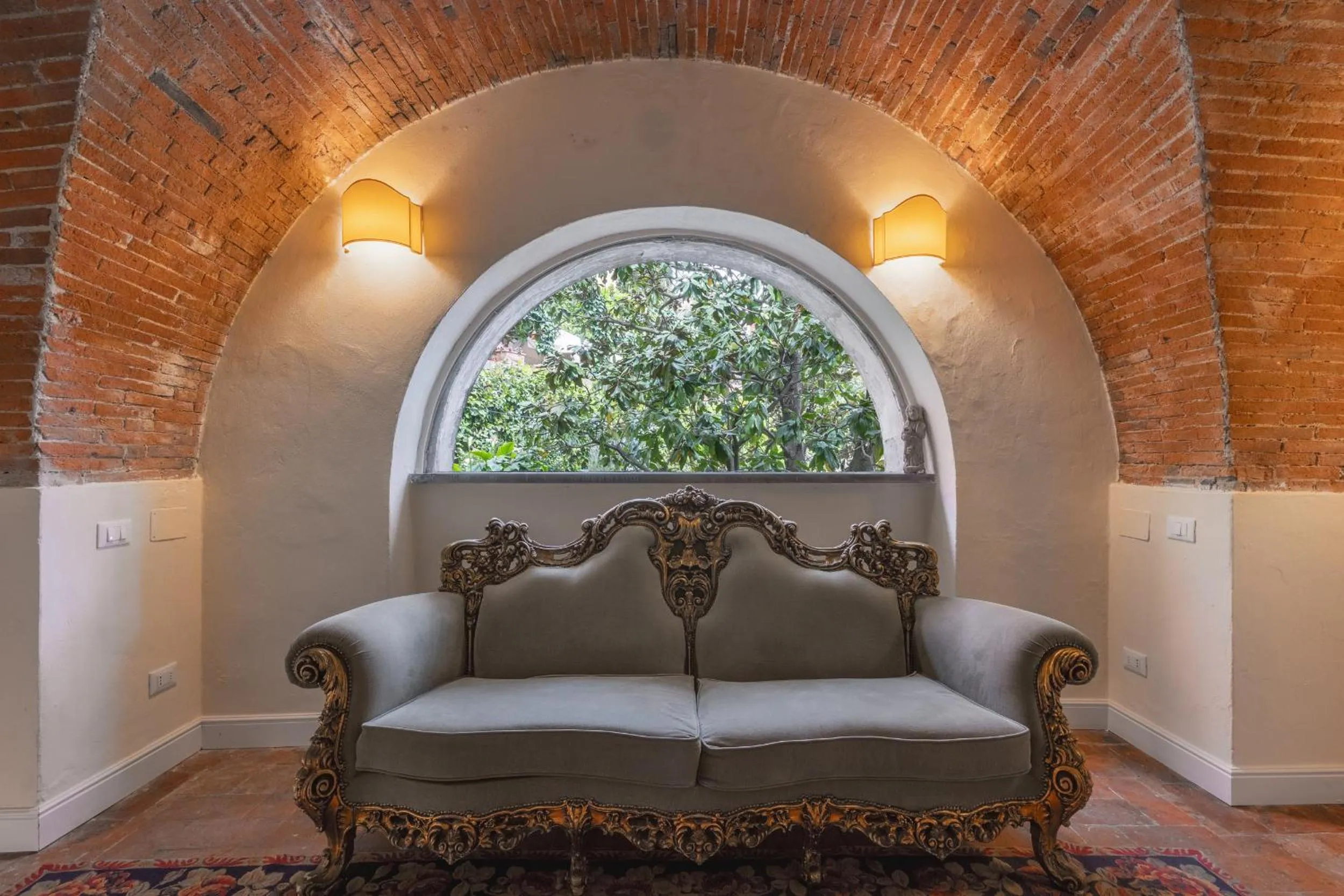 Seating area in Hotel Villa Sermolli