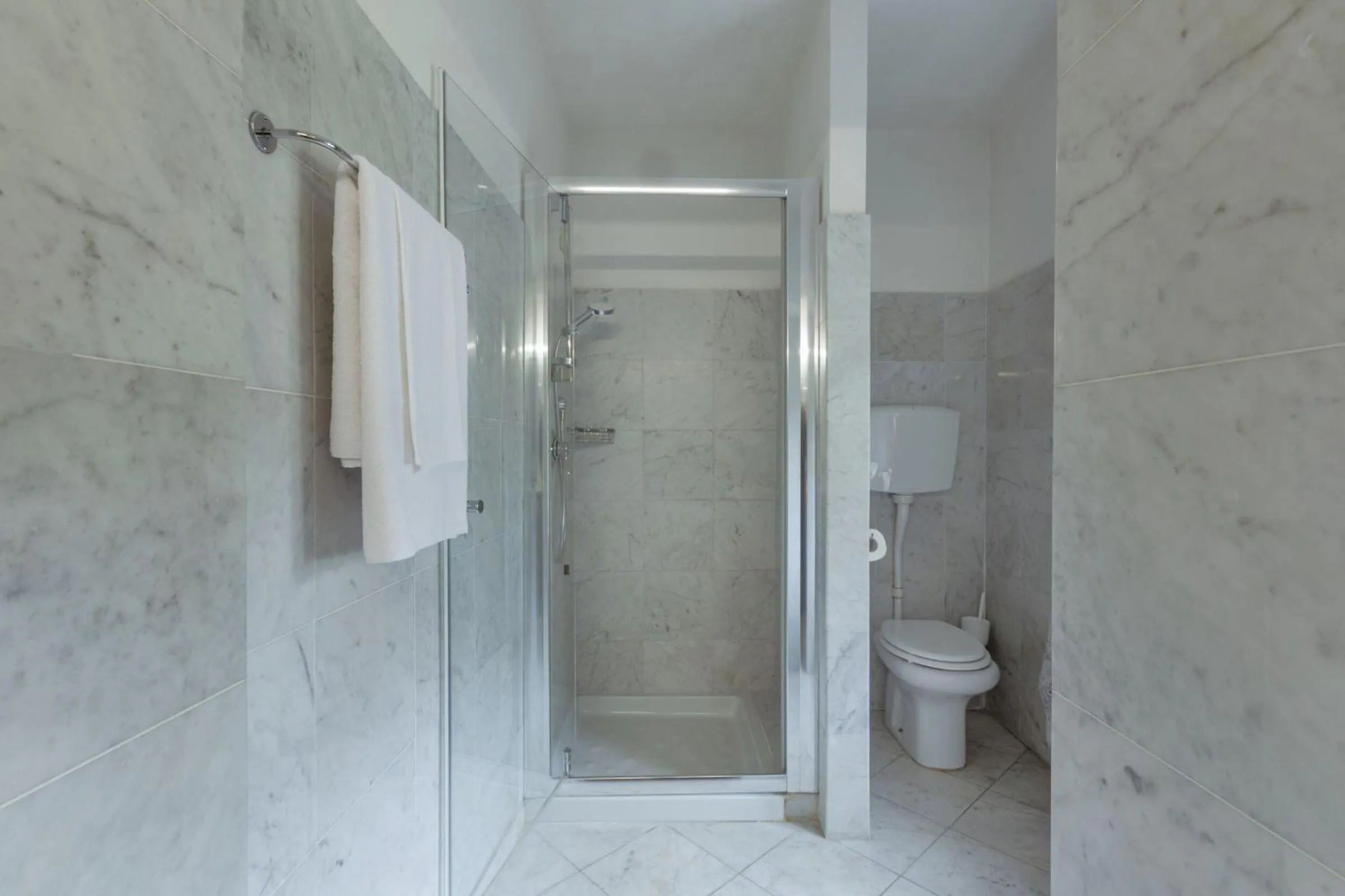 Shower in Hotel Villa Sermolli