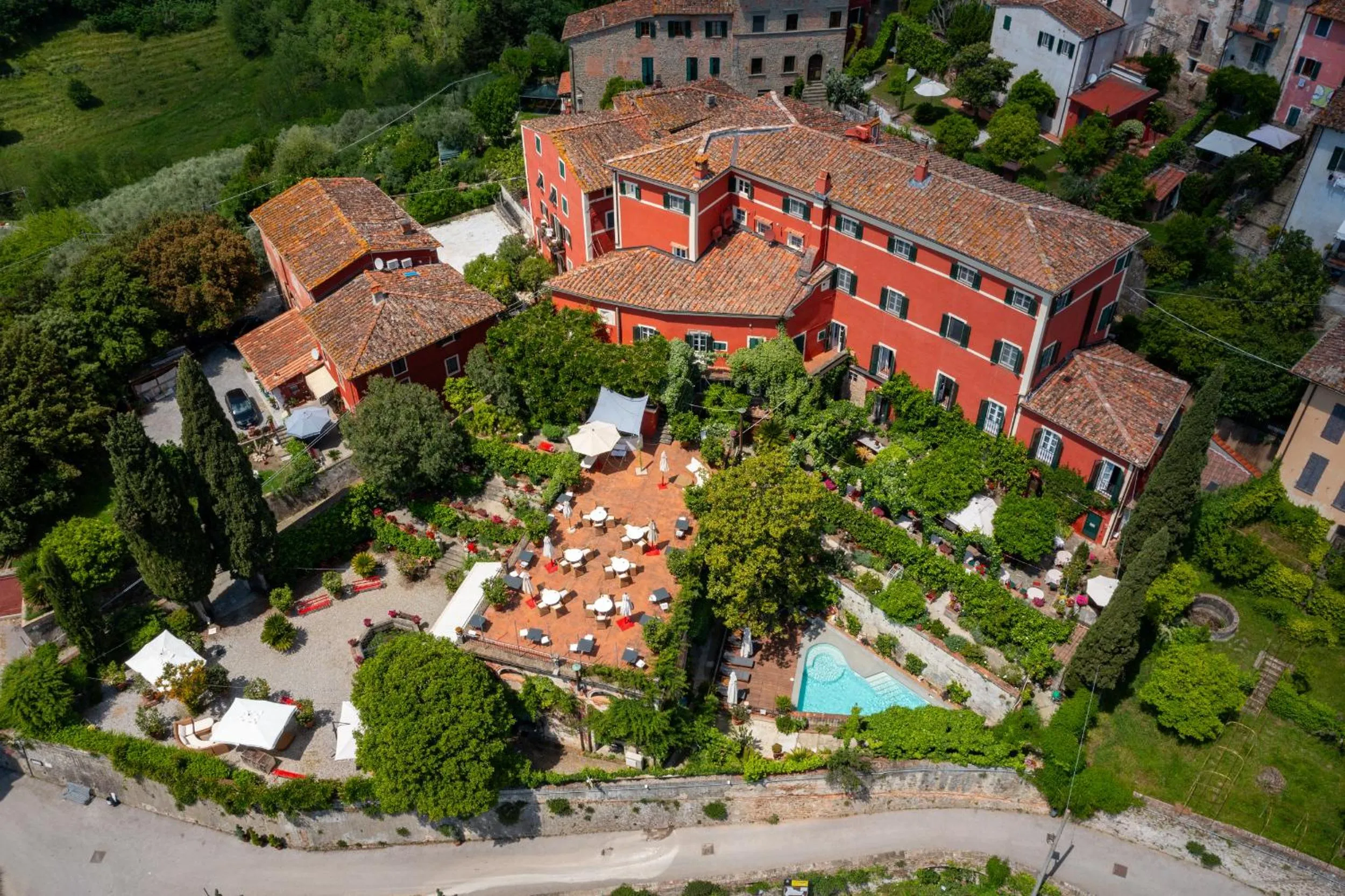 Property building in Hotel Villa Sermolli
