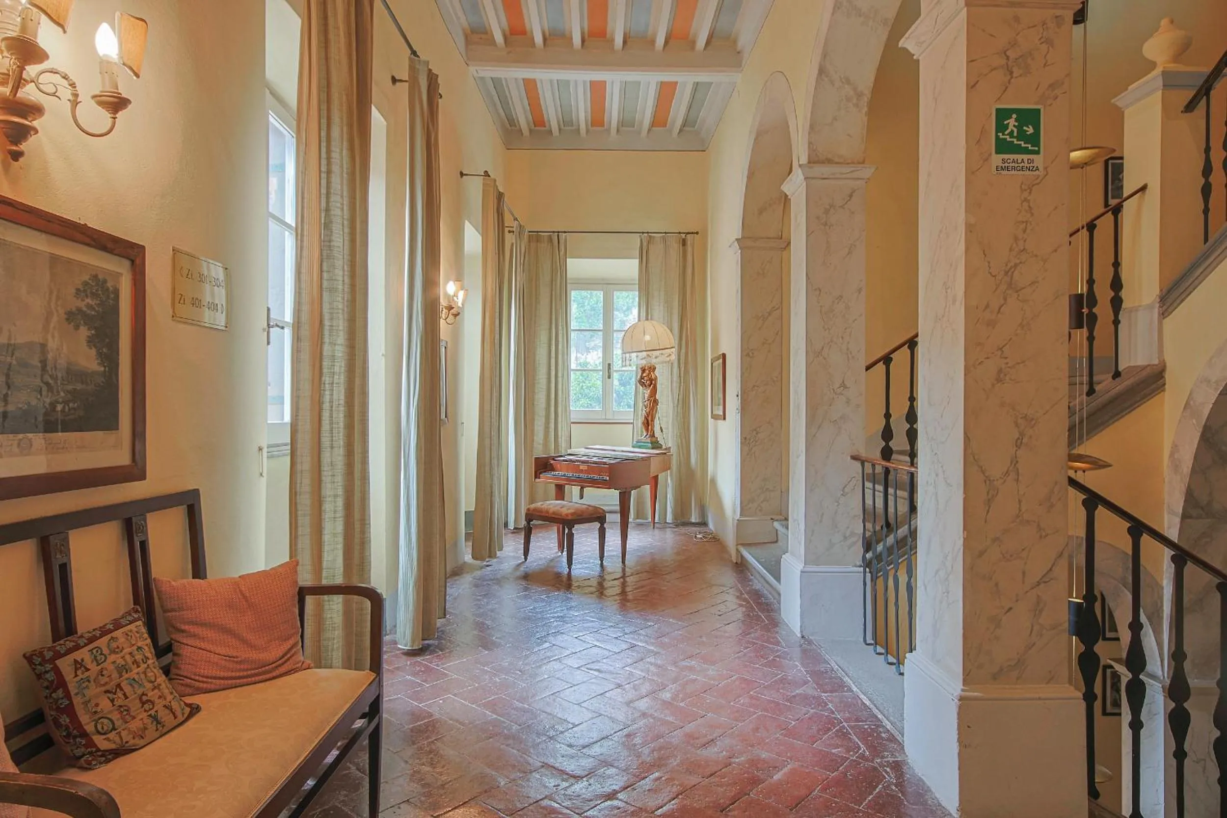 Decorative detail in Hotel Villa Sermolli