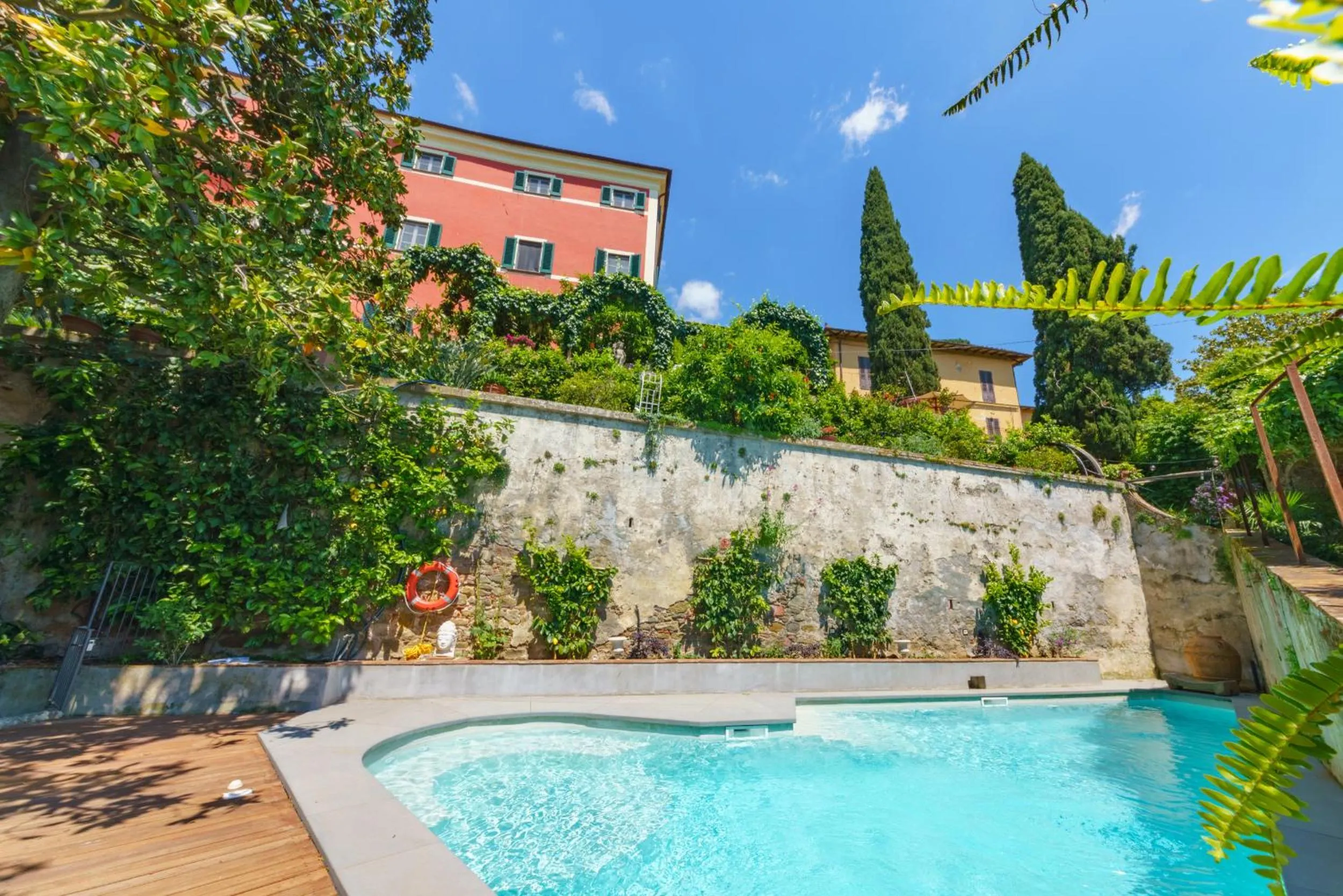 Property building in Hotel Villa Sermolli