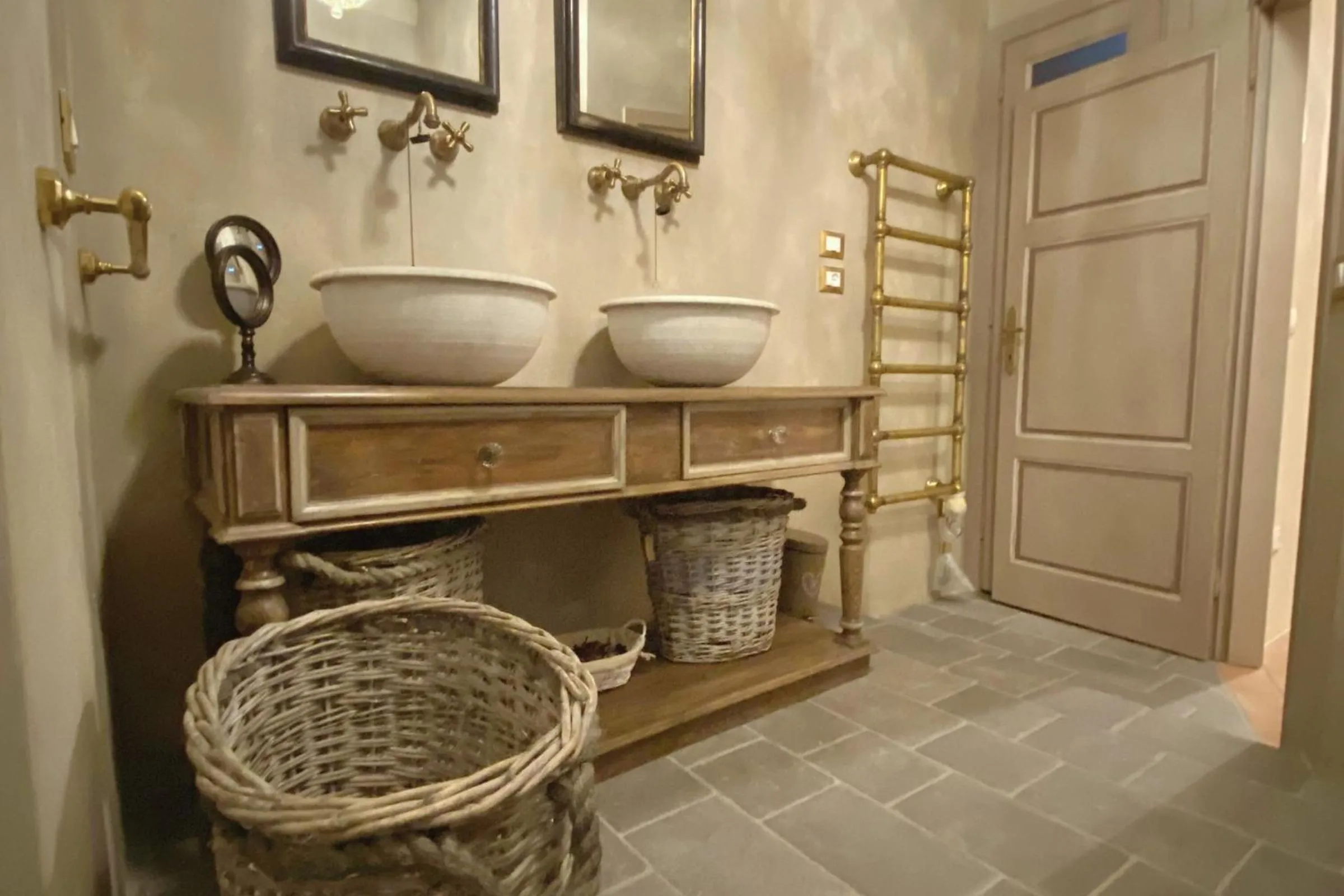 Bathroom in Hotel Villa Sermolli